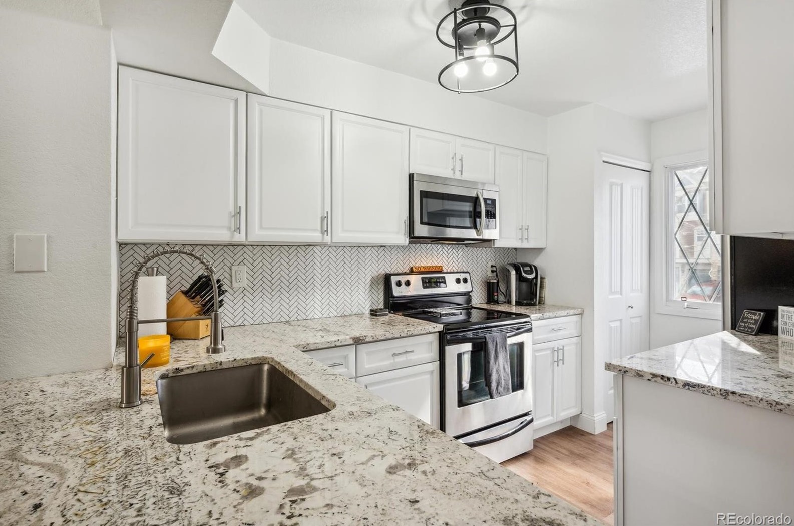 8081 Columbine Ct, Littleton CO  80122-3419 exterior