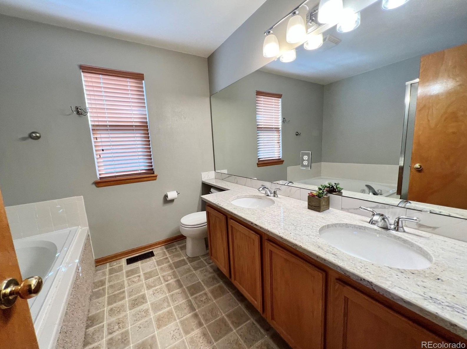 876 Timbervale Trl, Littleton CO 80129-2601 exterior