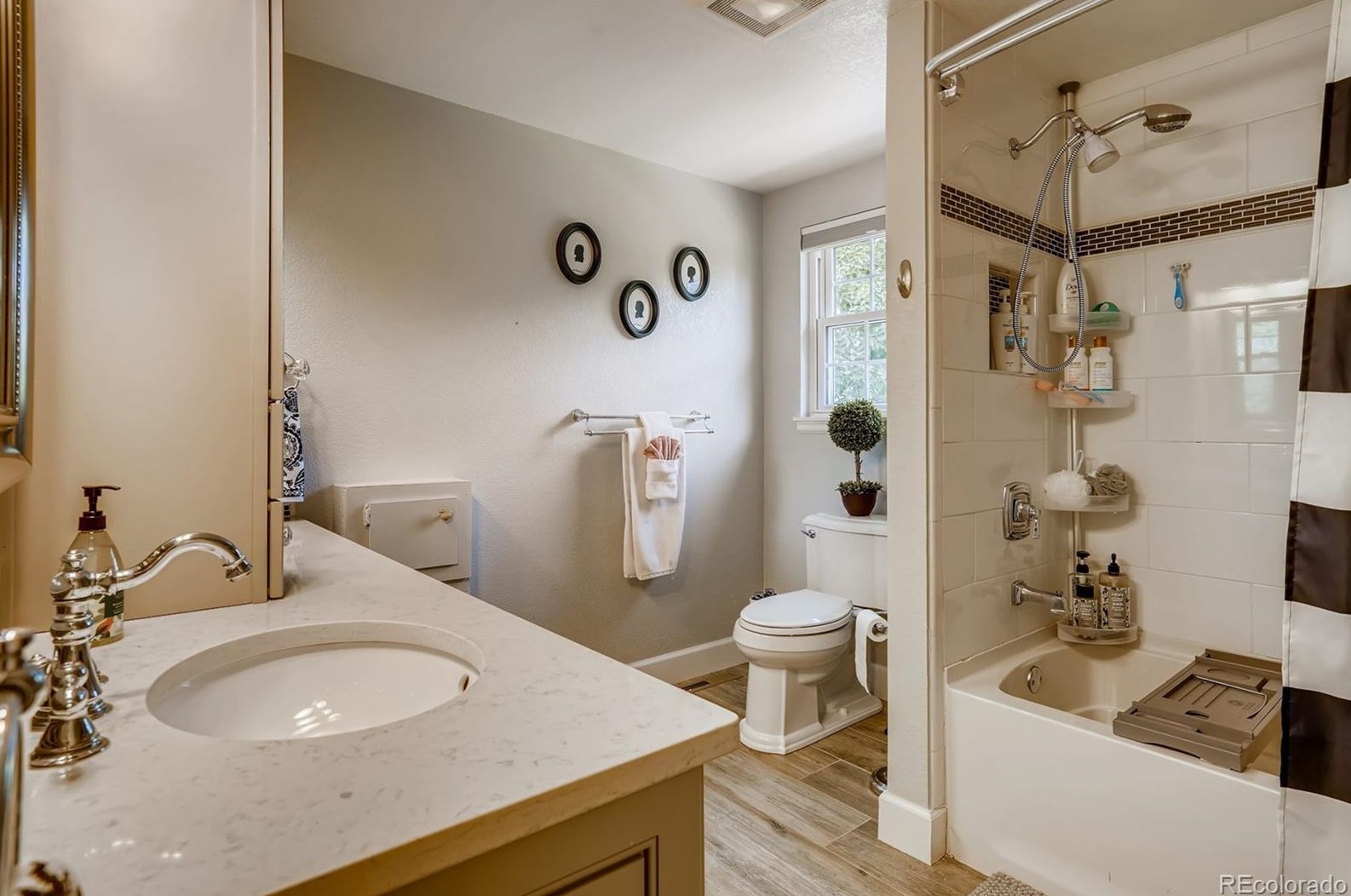 8585 Prentice Ave, Littleton CO 80120-1454 exterior