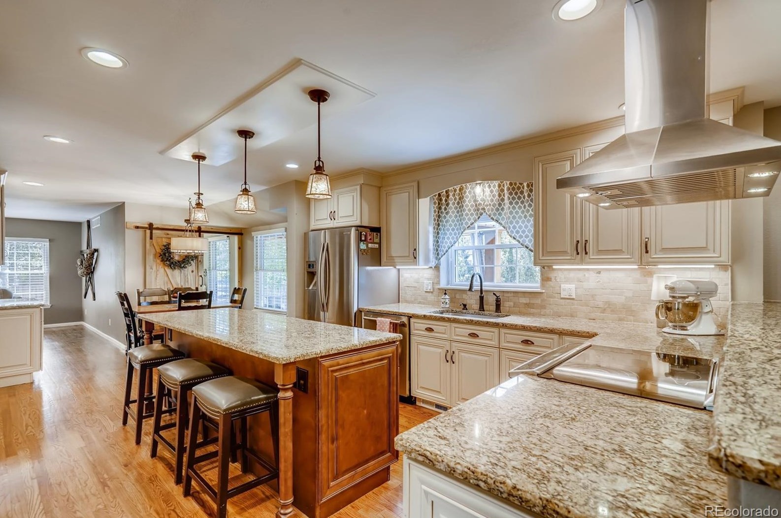 8585 Prentice Ave, Littleton CO 80120-1454 exterior