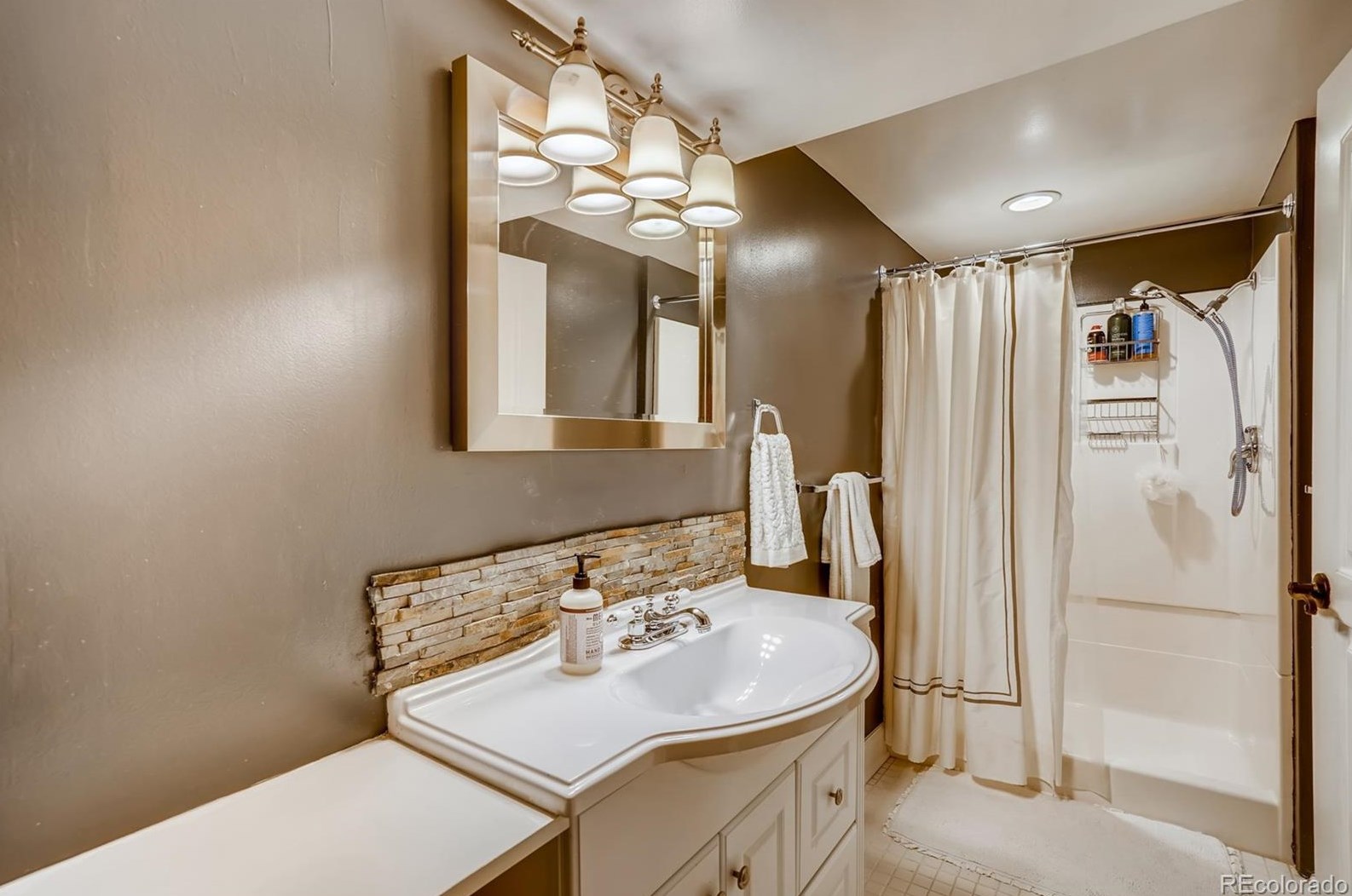 8585 Prentice Ave, Littleton CO 80120-1454 exterior