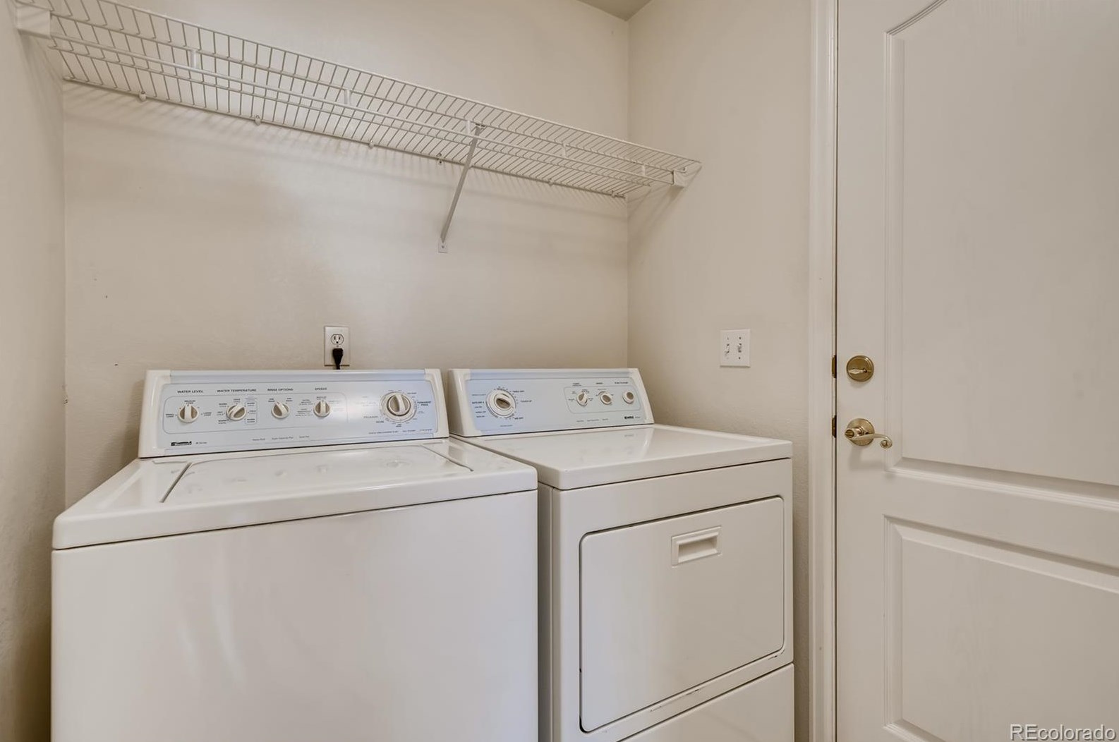 4226 Hinsdale Cir, Littleton CO 80122-2280 exterior