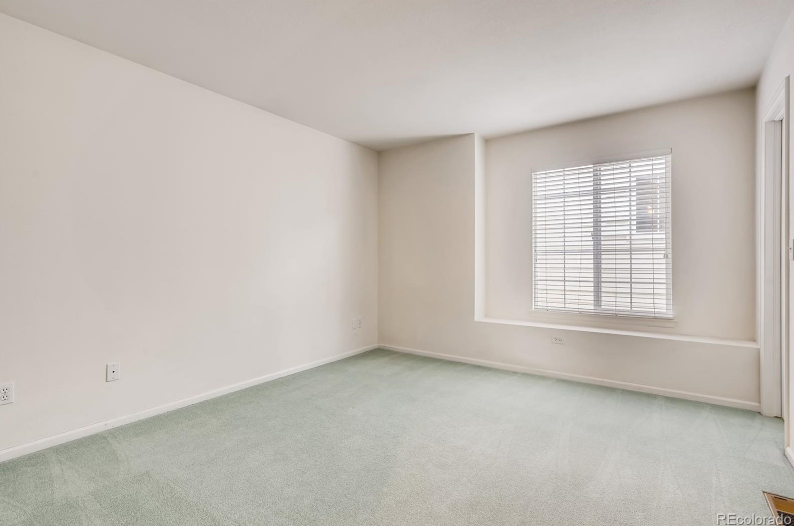 4226 Hinsdale Cir, Littleton CO 80122-2280 exterior