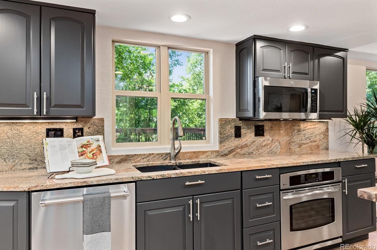 5984 Eudora Ct, Littleton CO 80122-2434 exterior