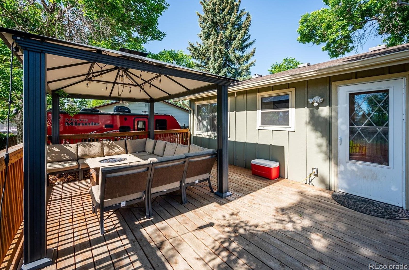 7064 Hinsdale Dr, Littleton CO 80128-4814 exterior