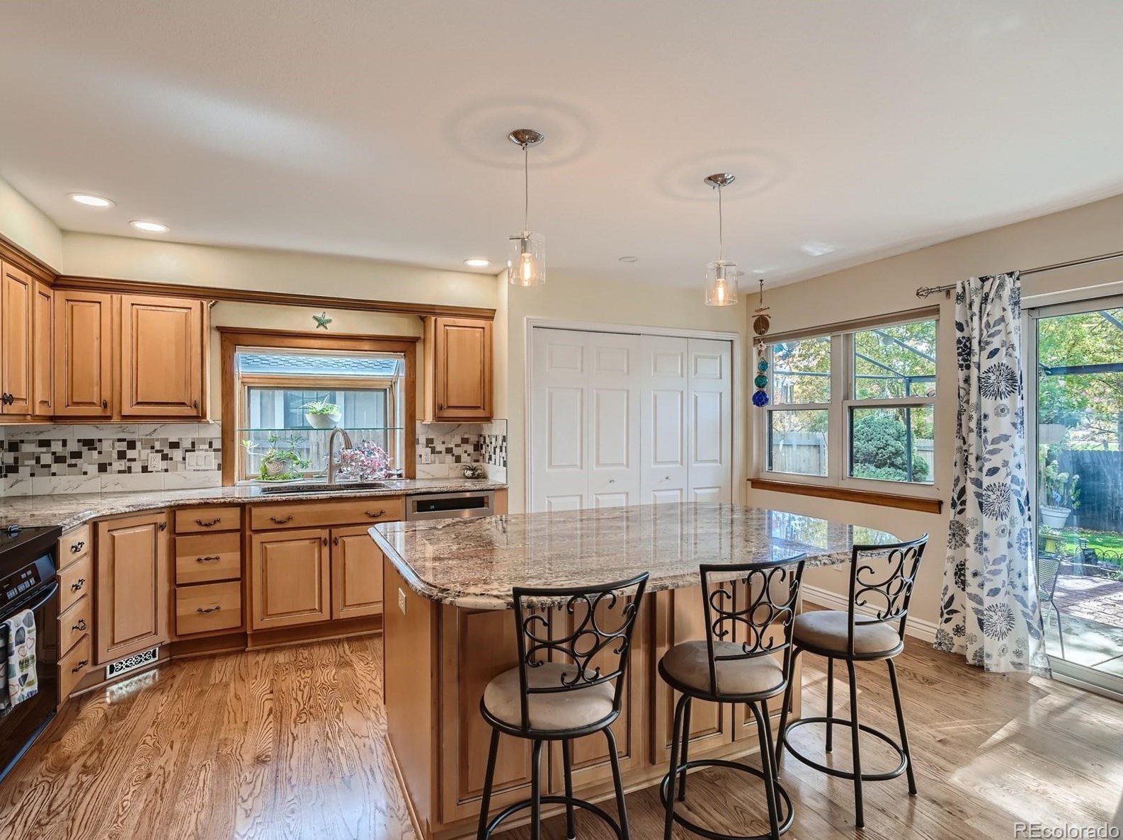 8198 81 Dr, Arvada CO  80005-2402 exterior