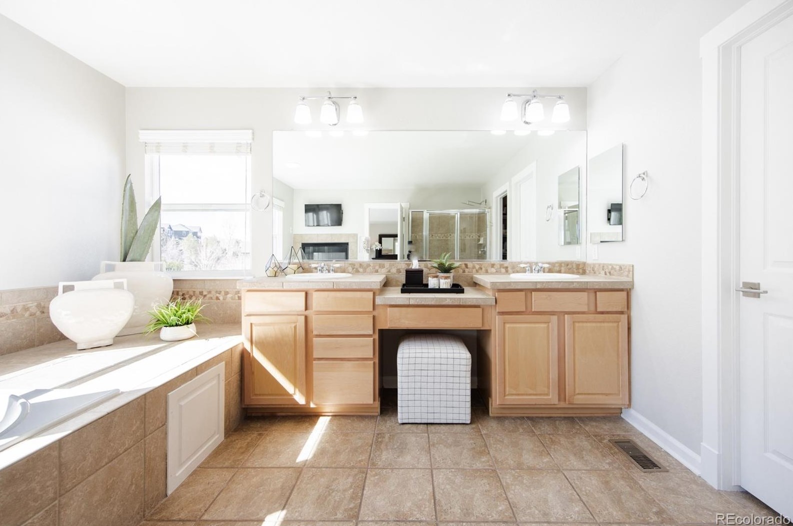 2960 Danbury Ave, Littleton CO  80126-8024 exterior