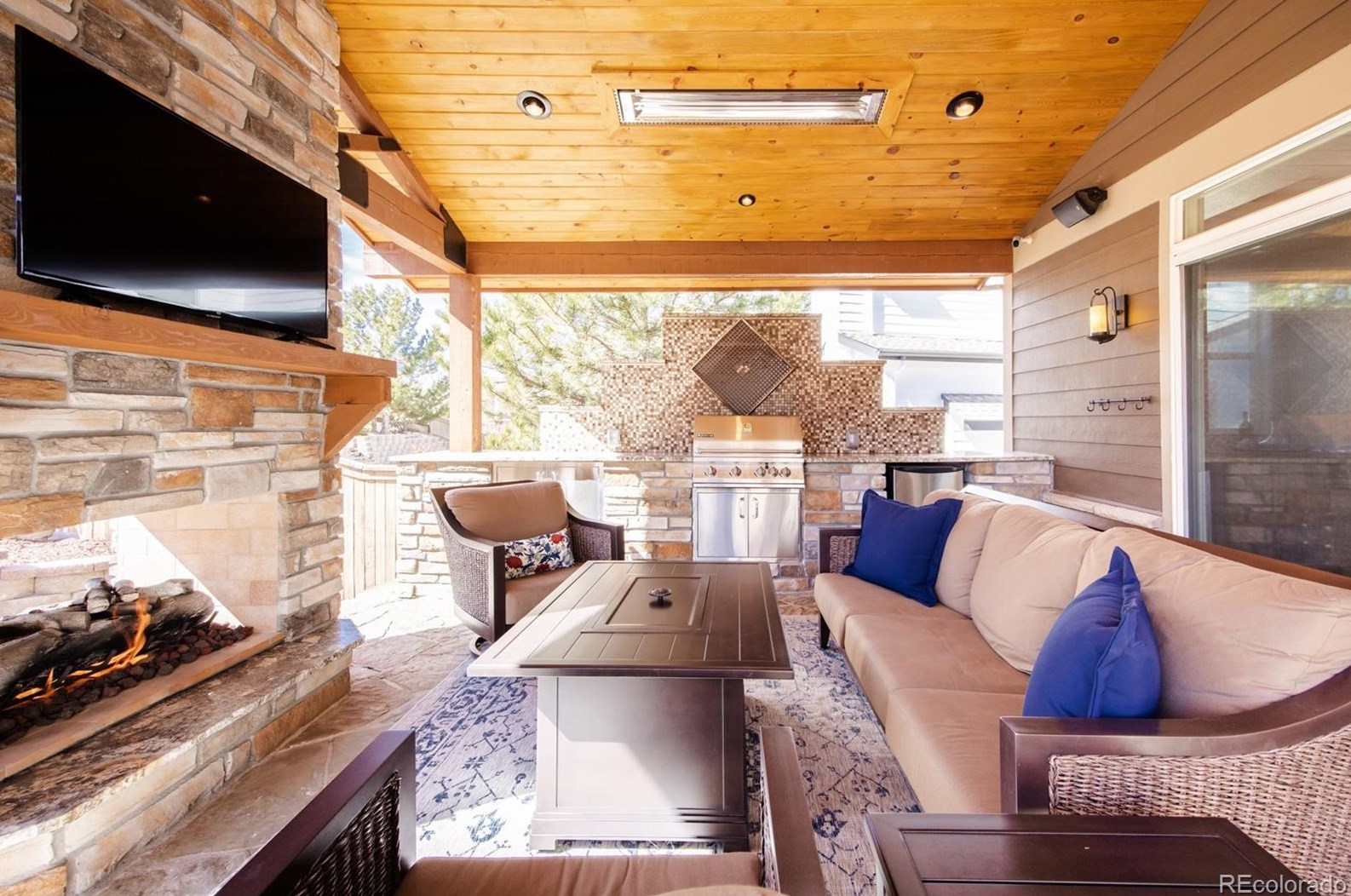 2960 Danbury Ave, Littleton CO  80126-8024 exterior