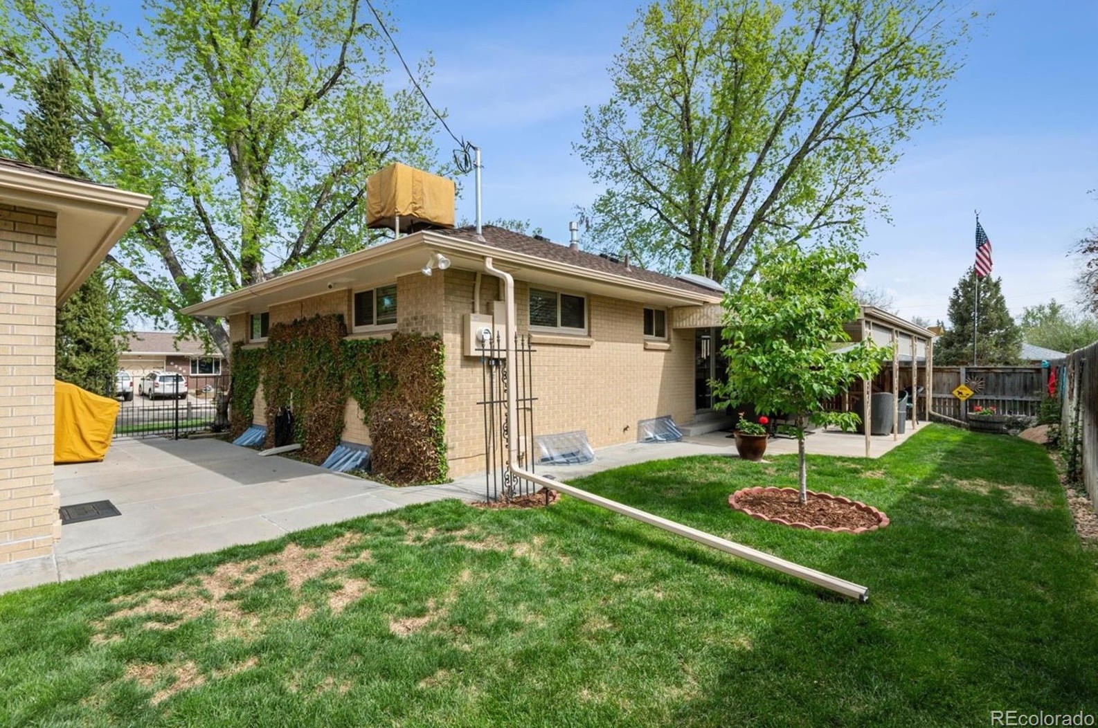 6705 Saulsbury St, Arvada CO  80003-3935 exterior