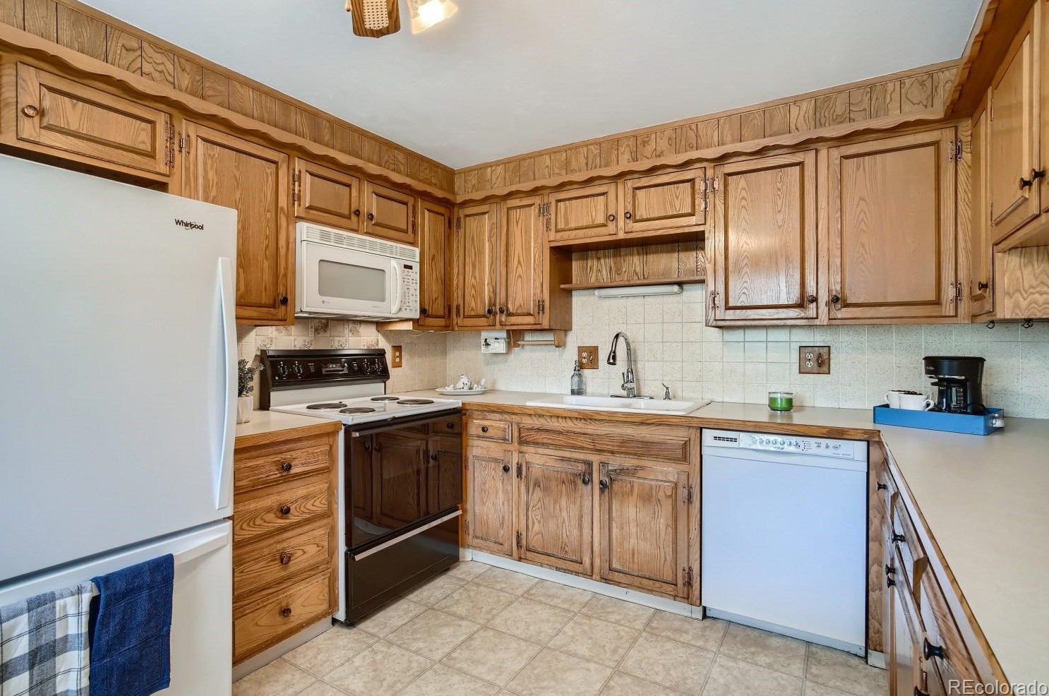 6962 Dover Cir, Arvada CO  80005-1548 exterior