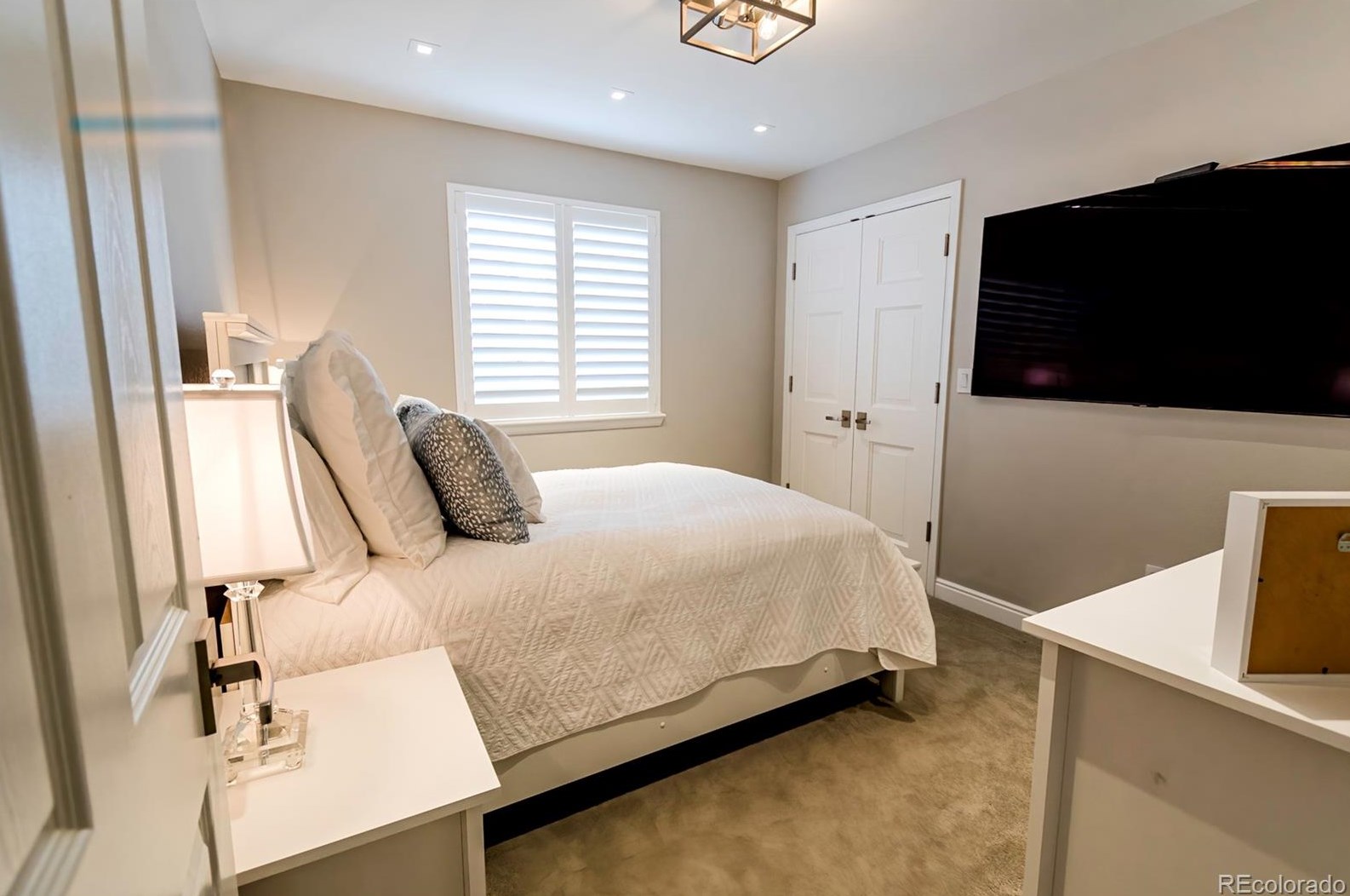 601 Chadwick Cir, Littleton CO  80129-6291 exterior