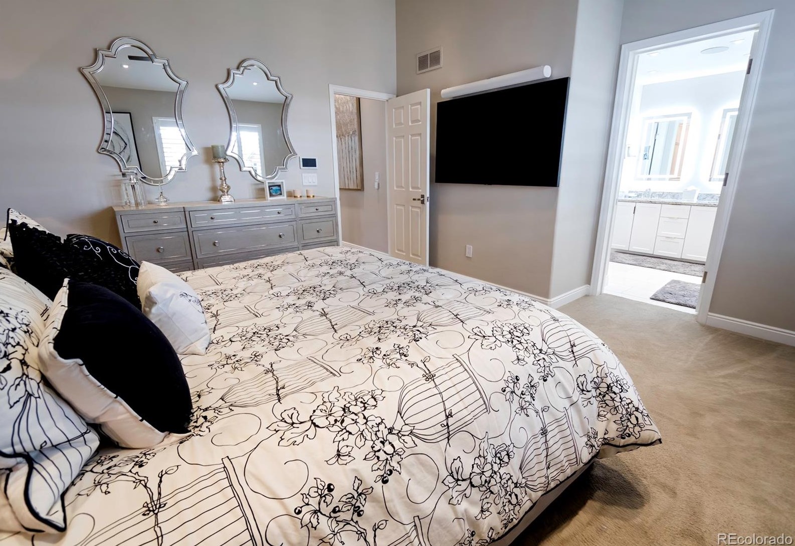 601 Chadwick Cir, Littleton CO  80129-6291 exterior