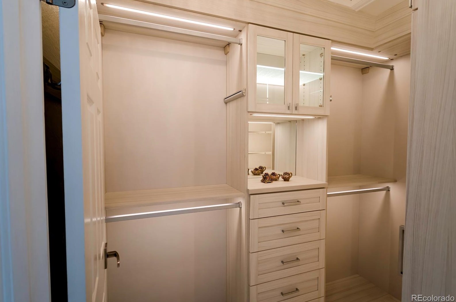 601 Chadwick Cir, Littleton CO  80129-6291 exterior