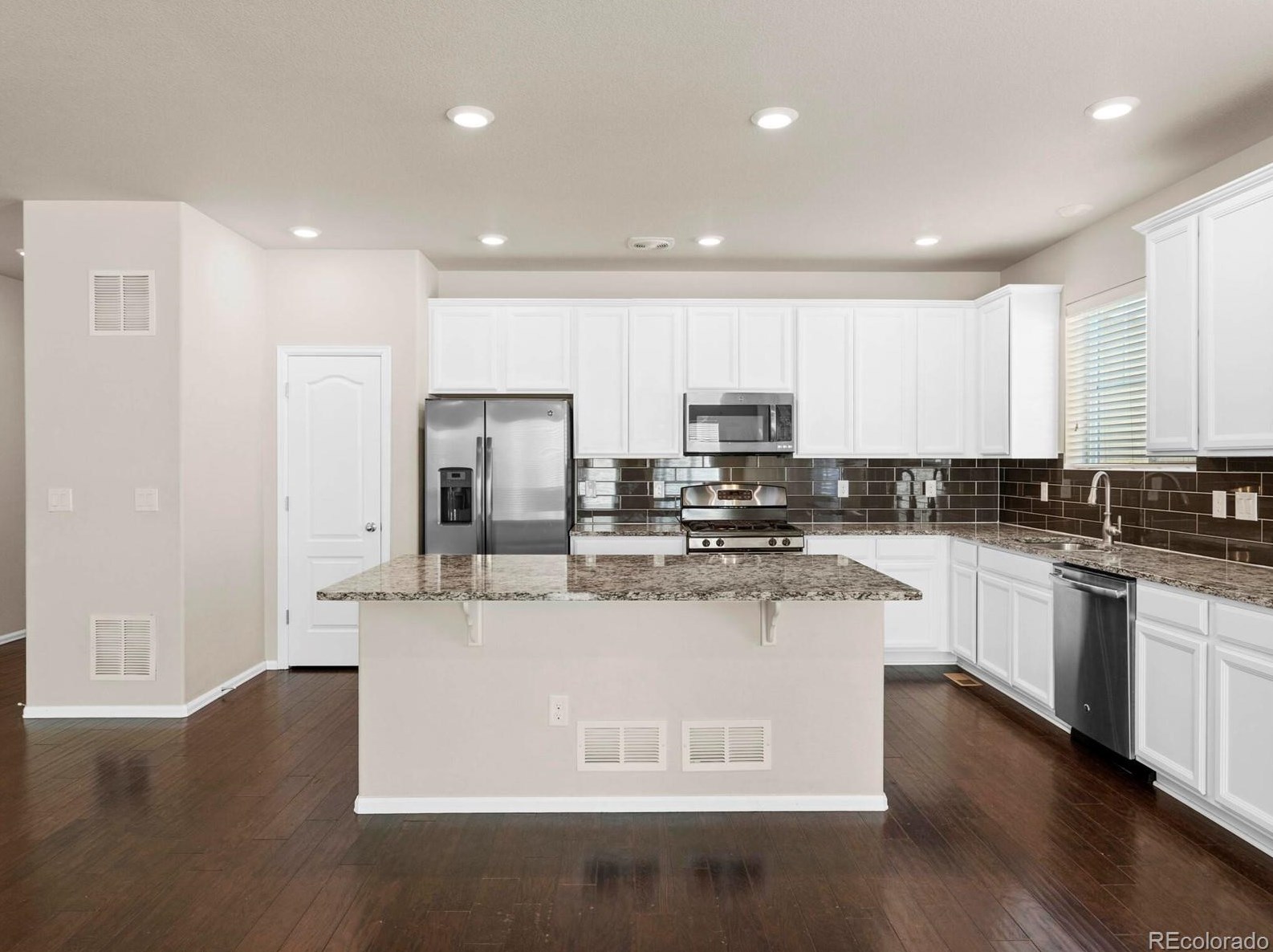 3129 Nepal Way, Aurora CO 80013-9083 exterior