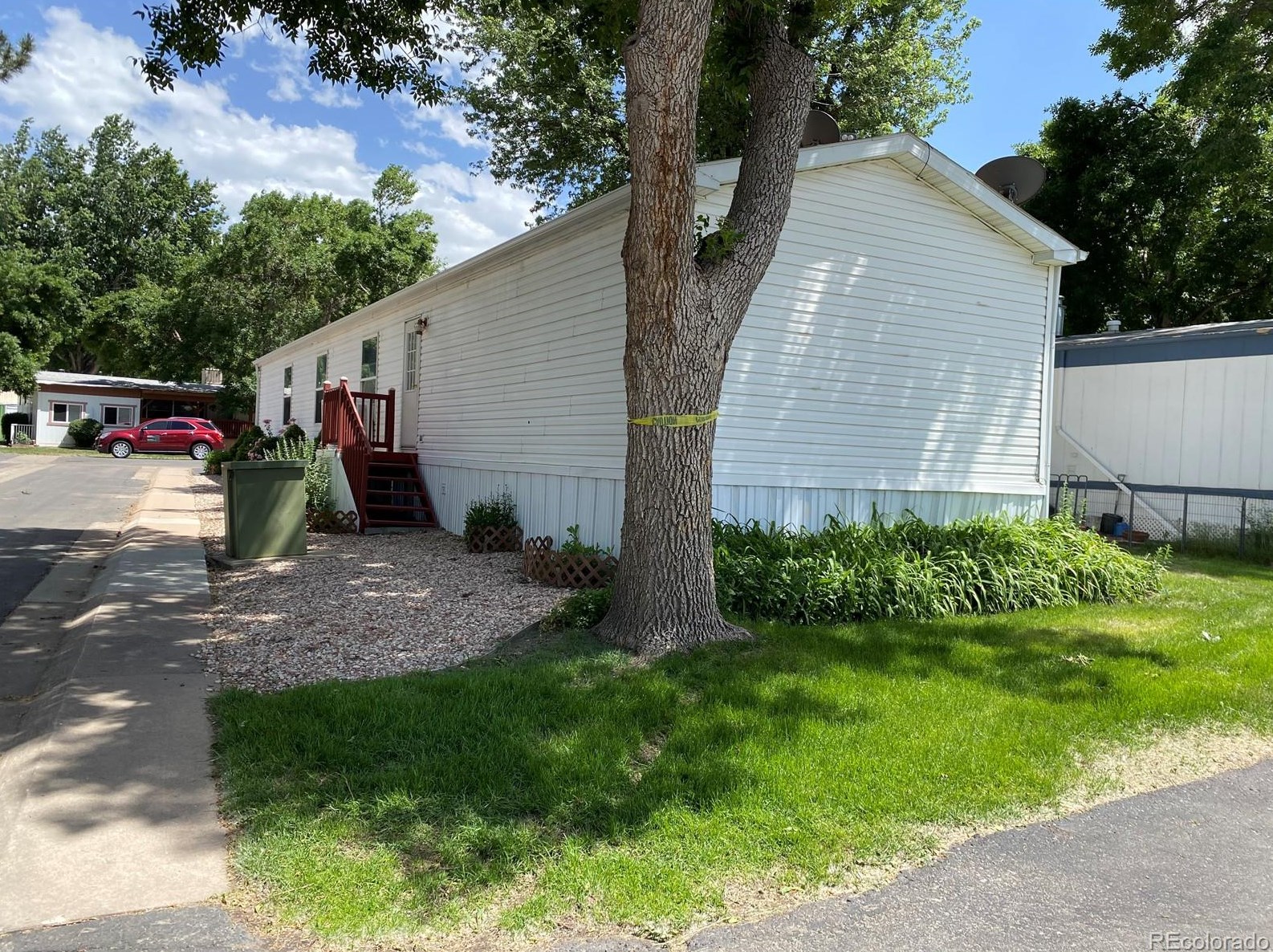 6705 Santa Fe Dr, Littleton CO 80120-2925 exterior