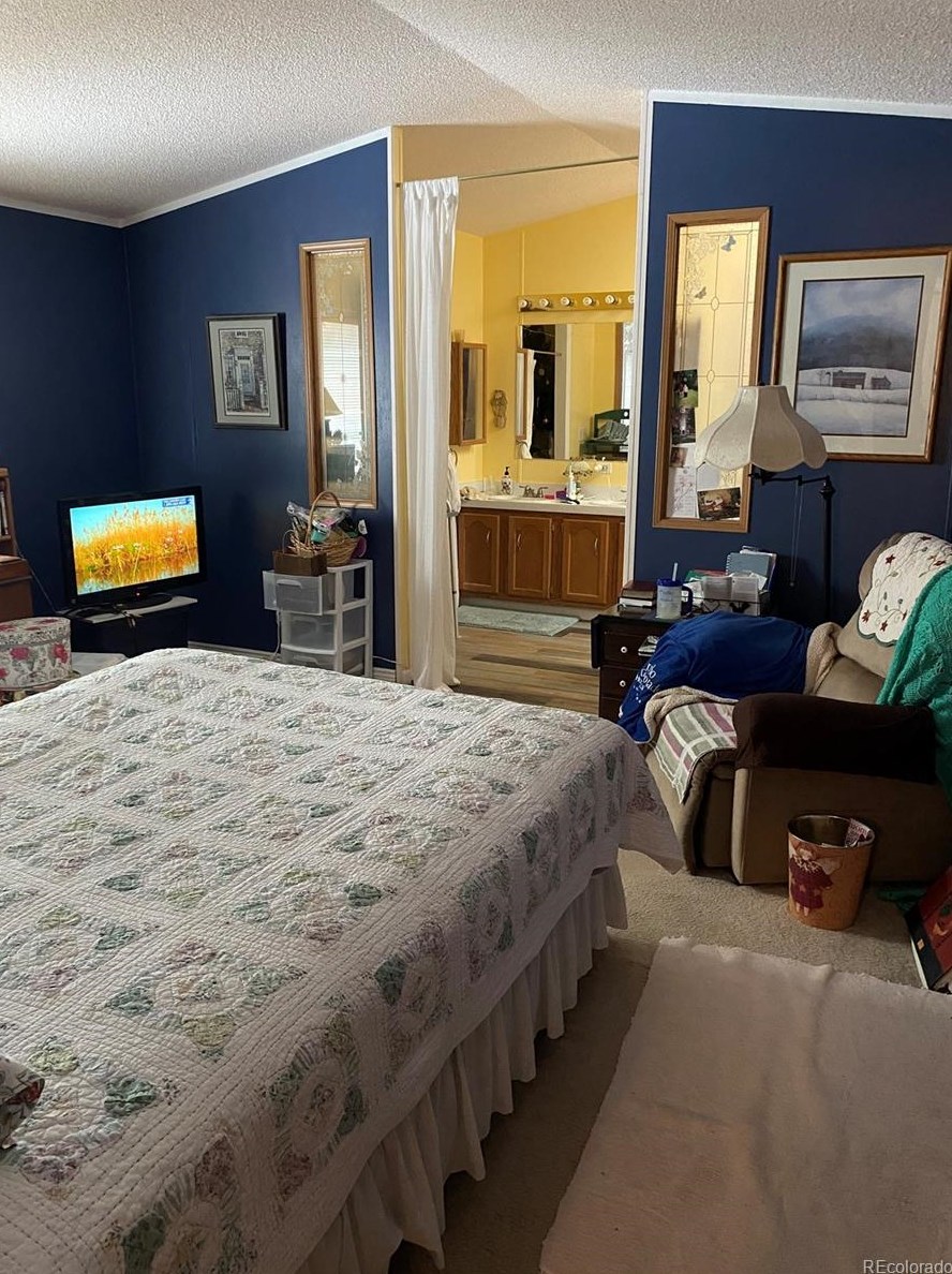 6705 Santa Fe Dr, Littleton CO 80120-2925 exterior