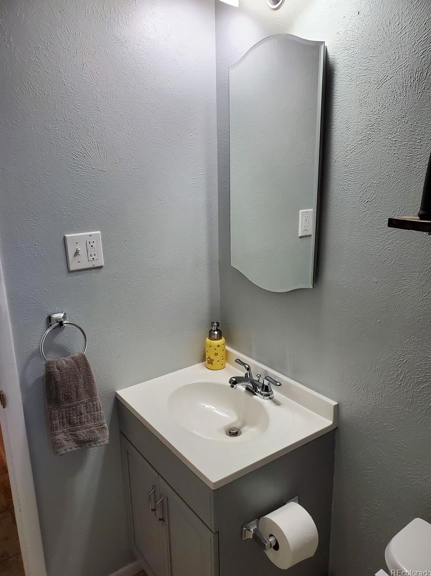 6930 Delaware St, Littleton CO 80120-3719 exterior