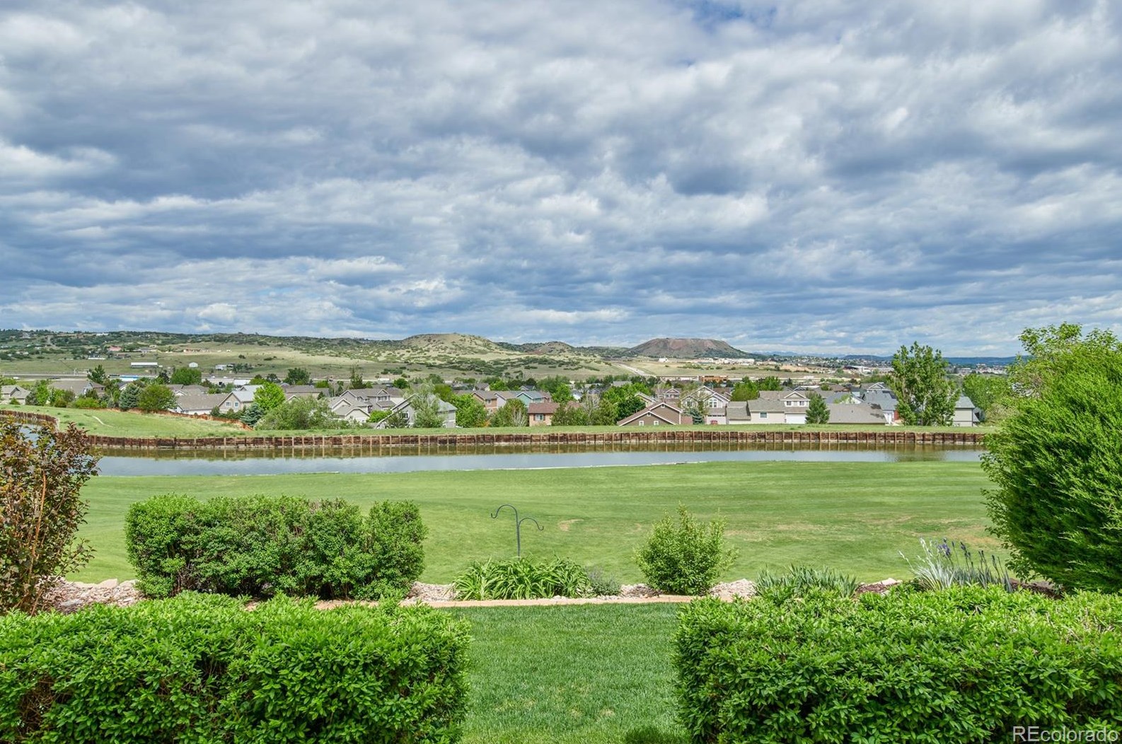 1365 Peninsula Cir, Castle Rock CO 80104-3710 exterior