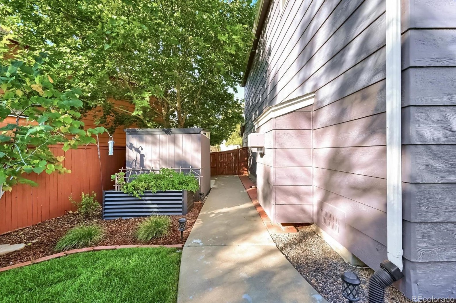 9742 Whitecliff Pl, Littleton CO 80129-5748 exterior