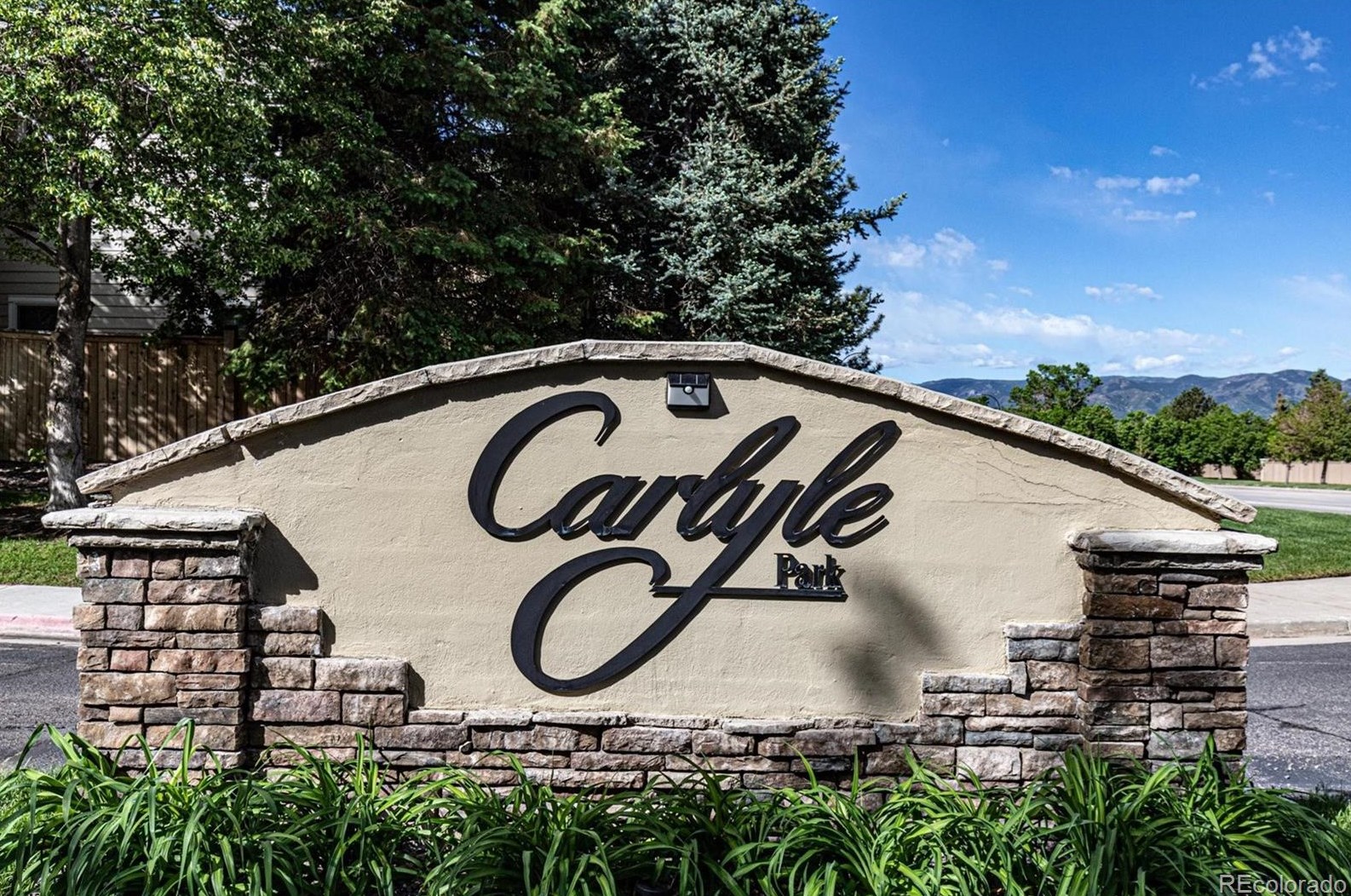 1421 Carlyle Park Cir, Littleton CO 80129-6973 exterior