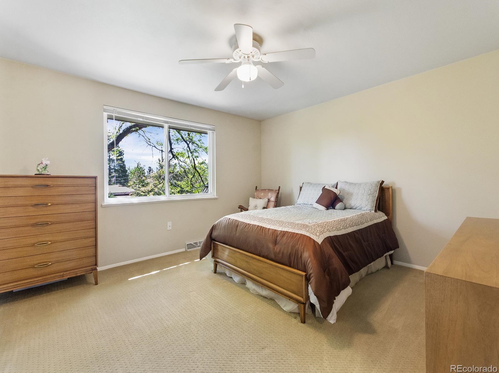 5466 Portland Dr, Littleton CO 80128-3946 exterior