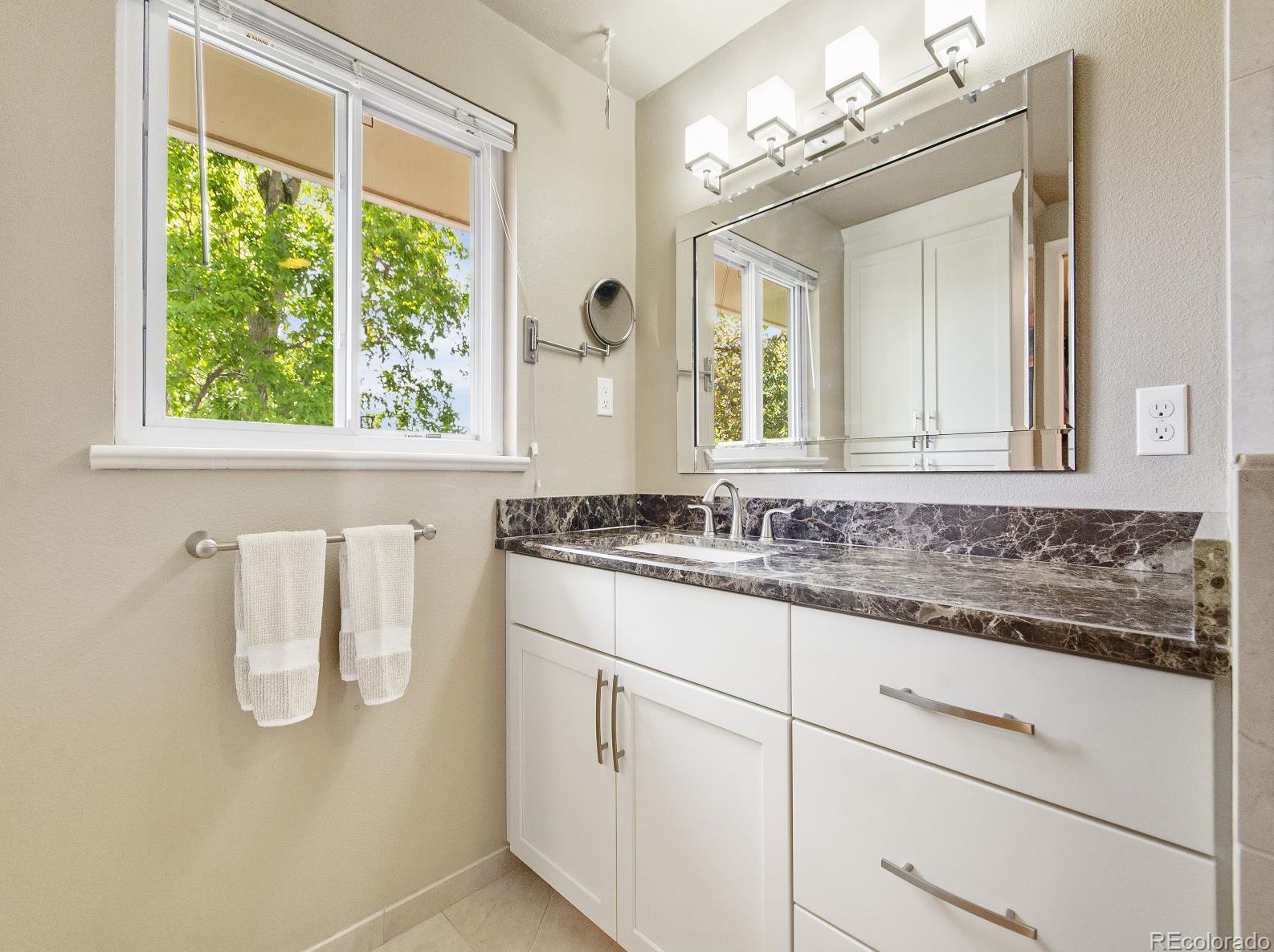 5466 Portland Dr, Littleton CO 80128-3946 exterior