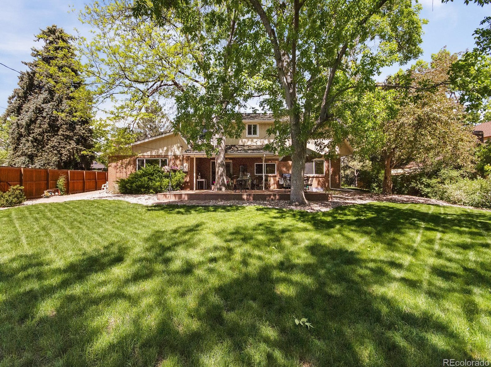 5466 Portland Dr, Littleton CO 80128-3946 exterior