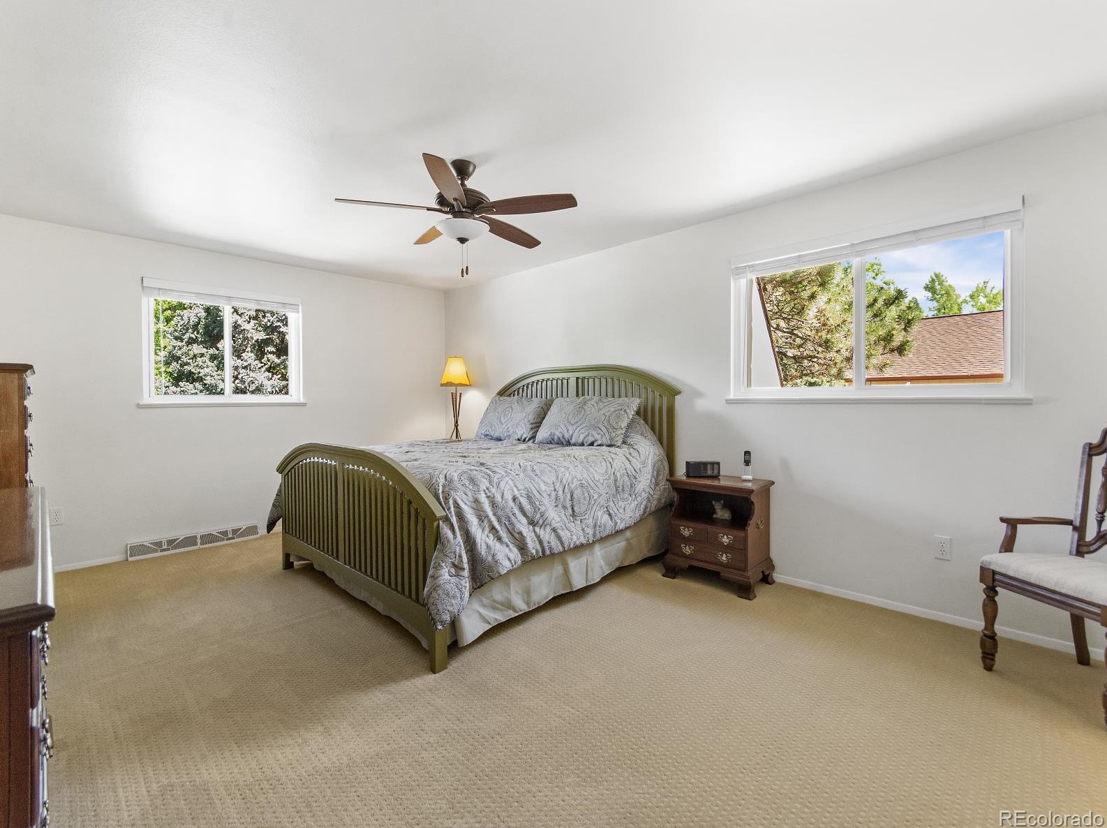 5466 Portland Dr, Littleton CO 80128-3946 exterior