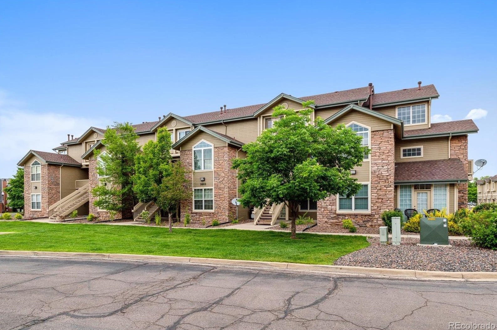 2862 Centennial Dr, Littleton CO 80123-7706 exterior