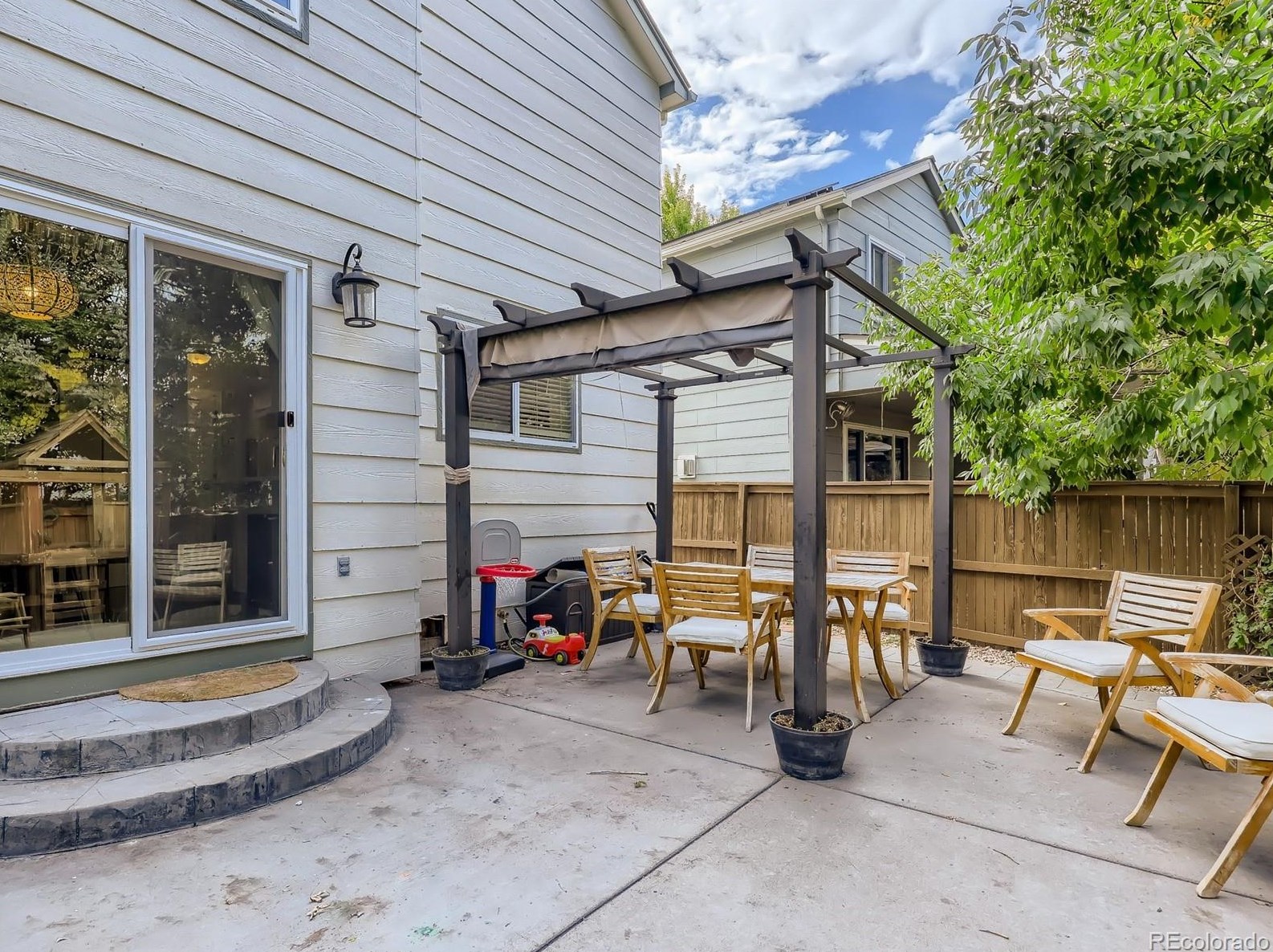 9665 Castle Ridge Cir, Littleton CO  80129-5706 exterior