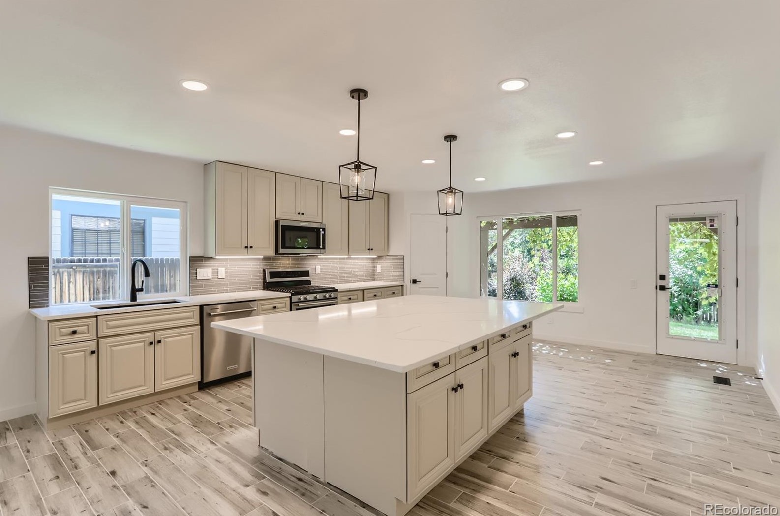 8164 Cody Ct, Arvada CO  80005-2420 exterior