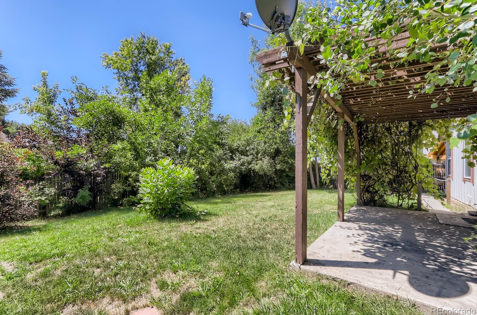 8164 Cody Ct, Arvada CO  80005-2420 exterior