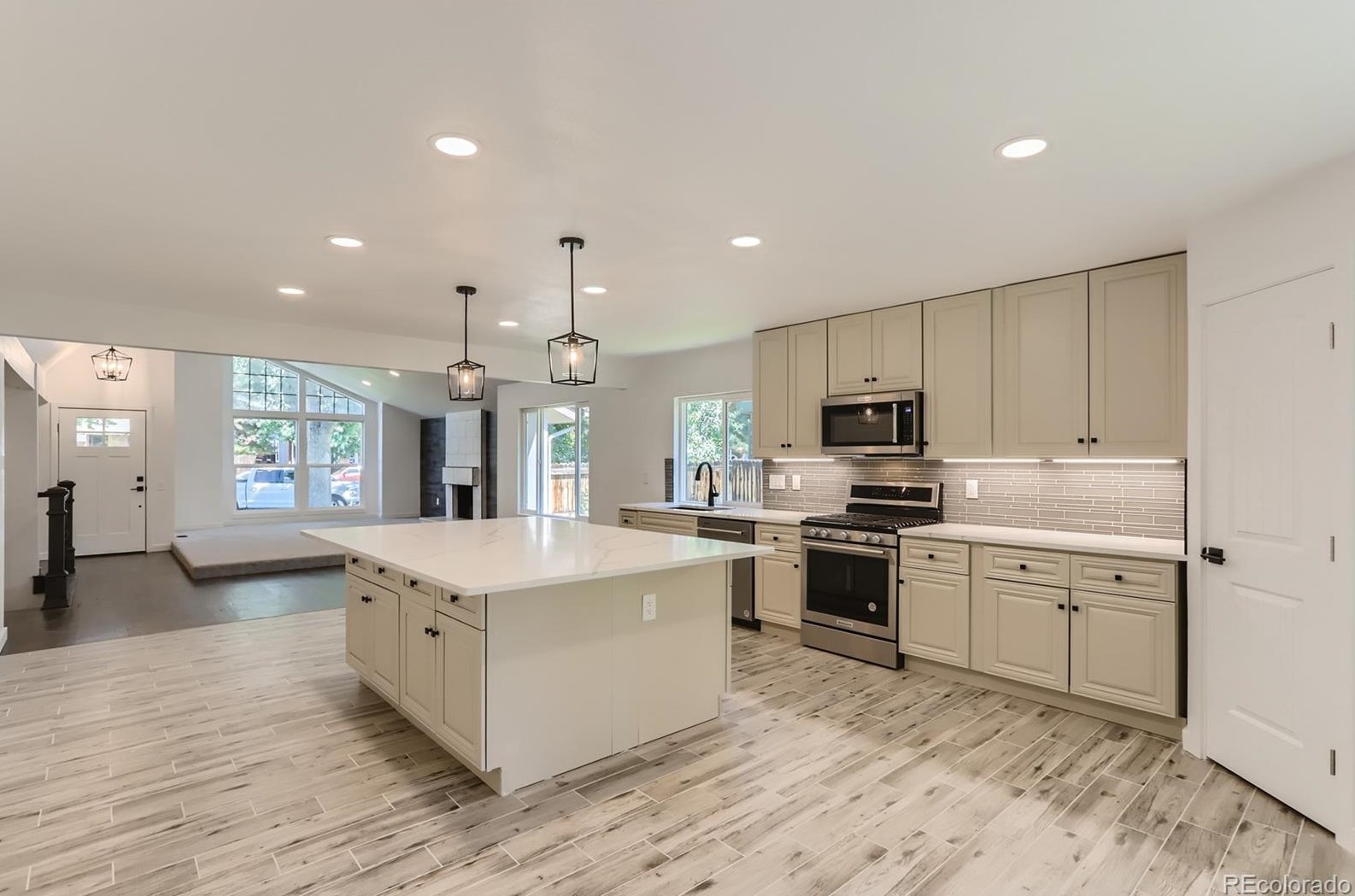 8164 Cody Ct, Arvada CO  80005-2420 exterior