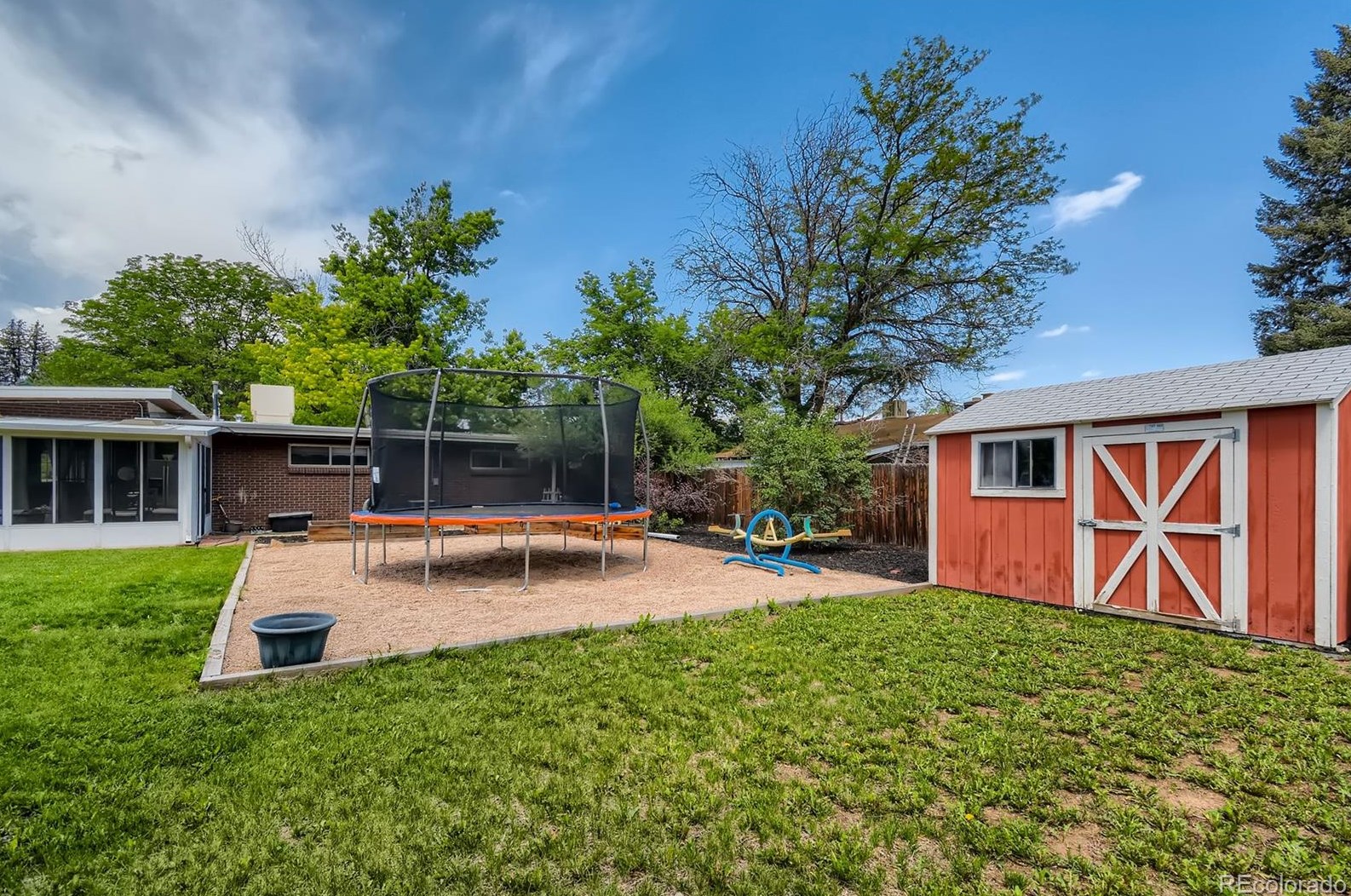 5910 Logan Ct, Littleton CO 80121-1120 exterior