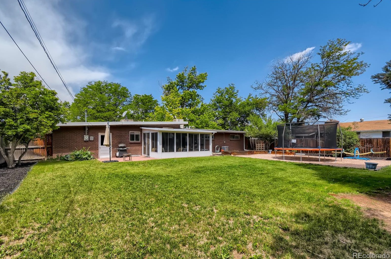 5910 Logan Ct, Littleton CO 80121-1120 exterior