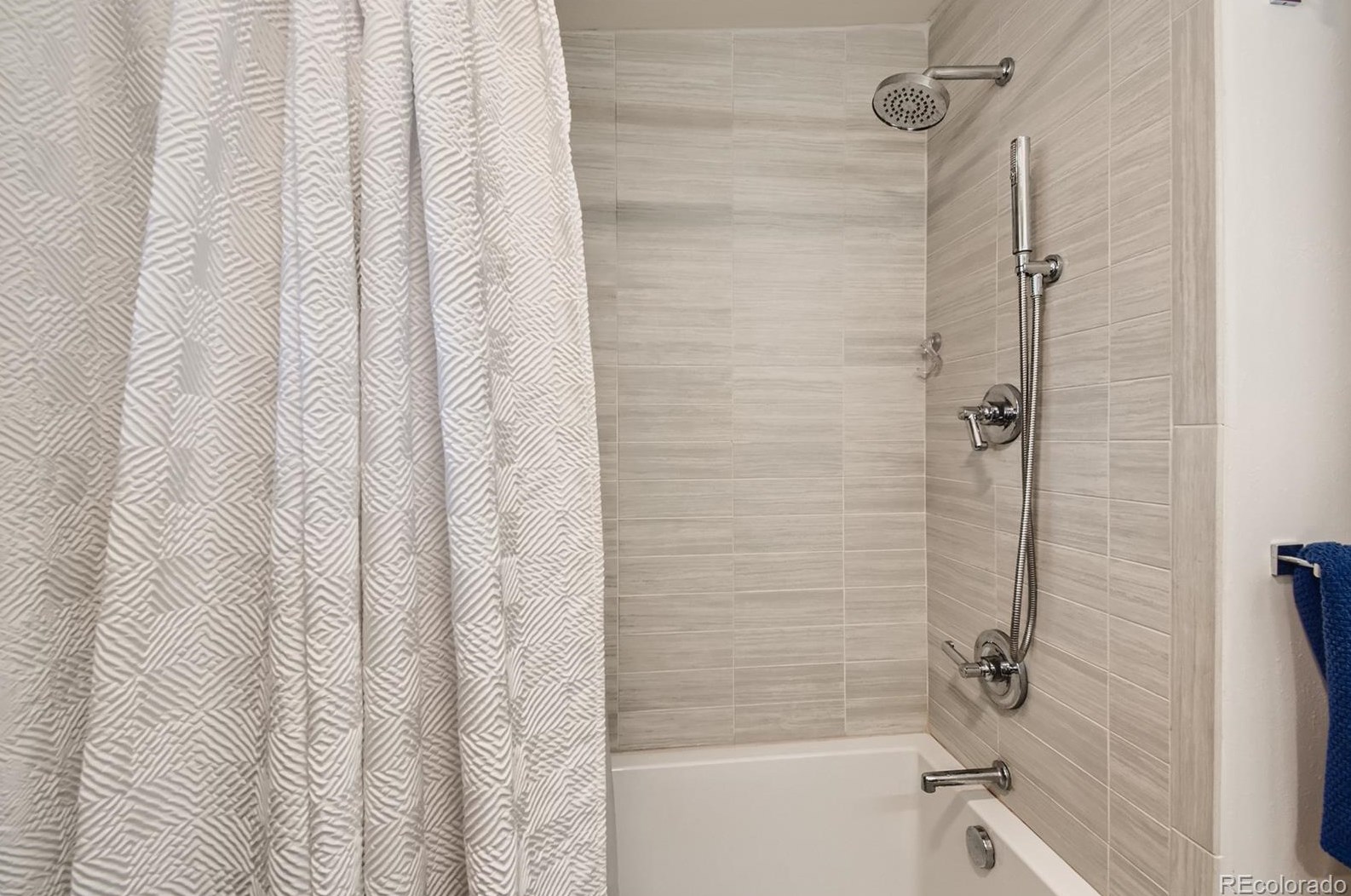 5910 Logan Ct, Littleton CO 80121-1120 exterior