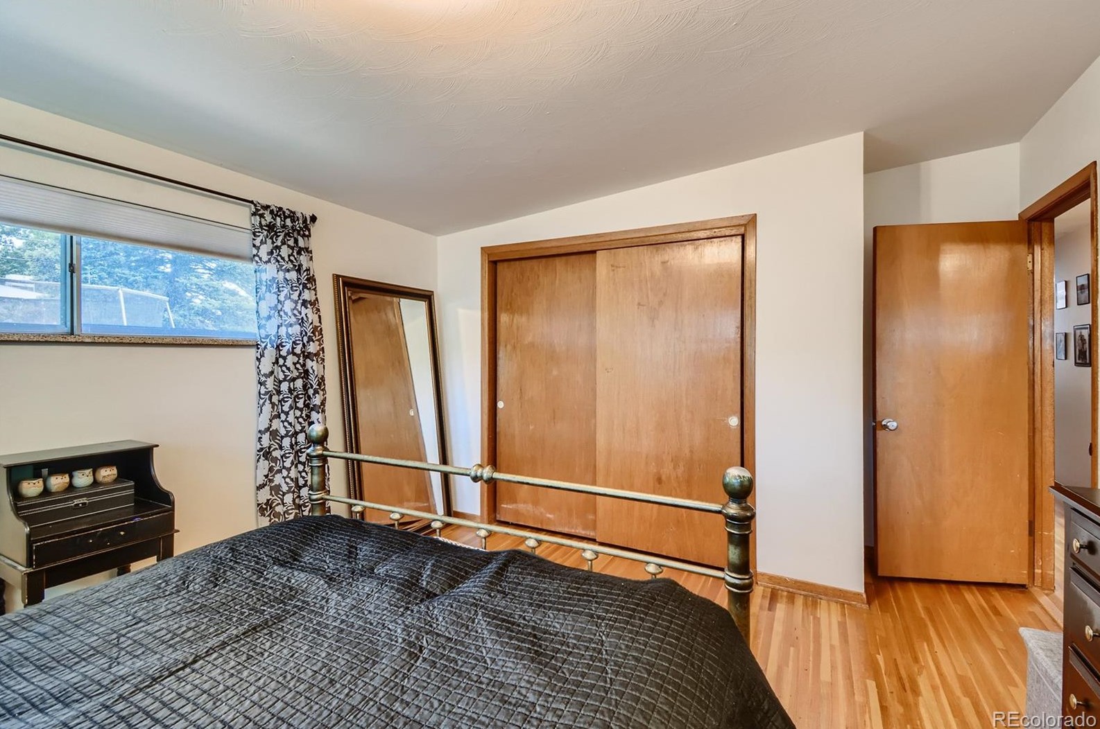 5910 Logan Ct, Littleton CO 80121-1120 exterior