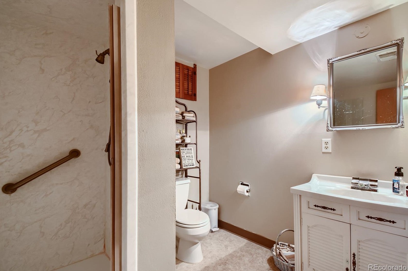 5910 Logan Ct, Littleton CO 80121-1120 exterior