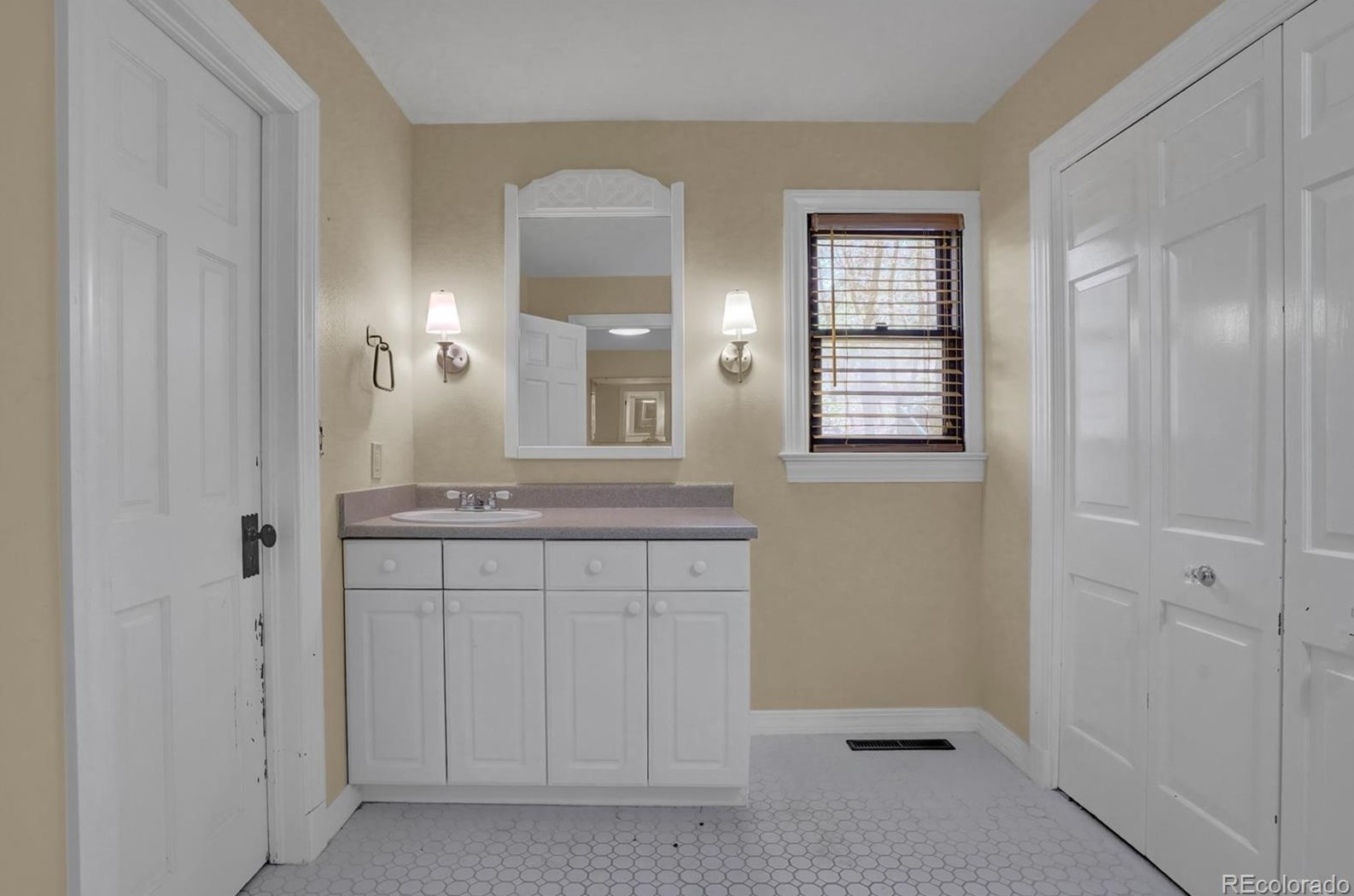 11 Leaming Rd, Colorado Springs CO 80906-4259 exterior