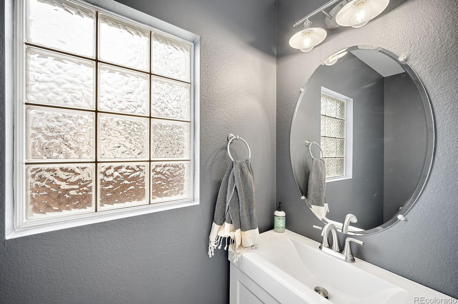 1226 Braewood Ave, Littleton CO  80129-5619 exterior