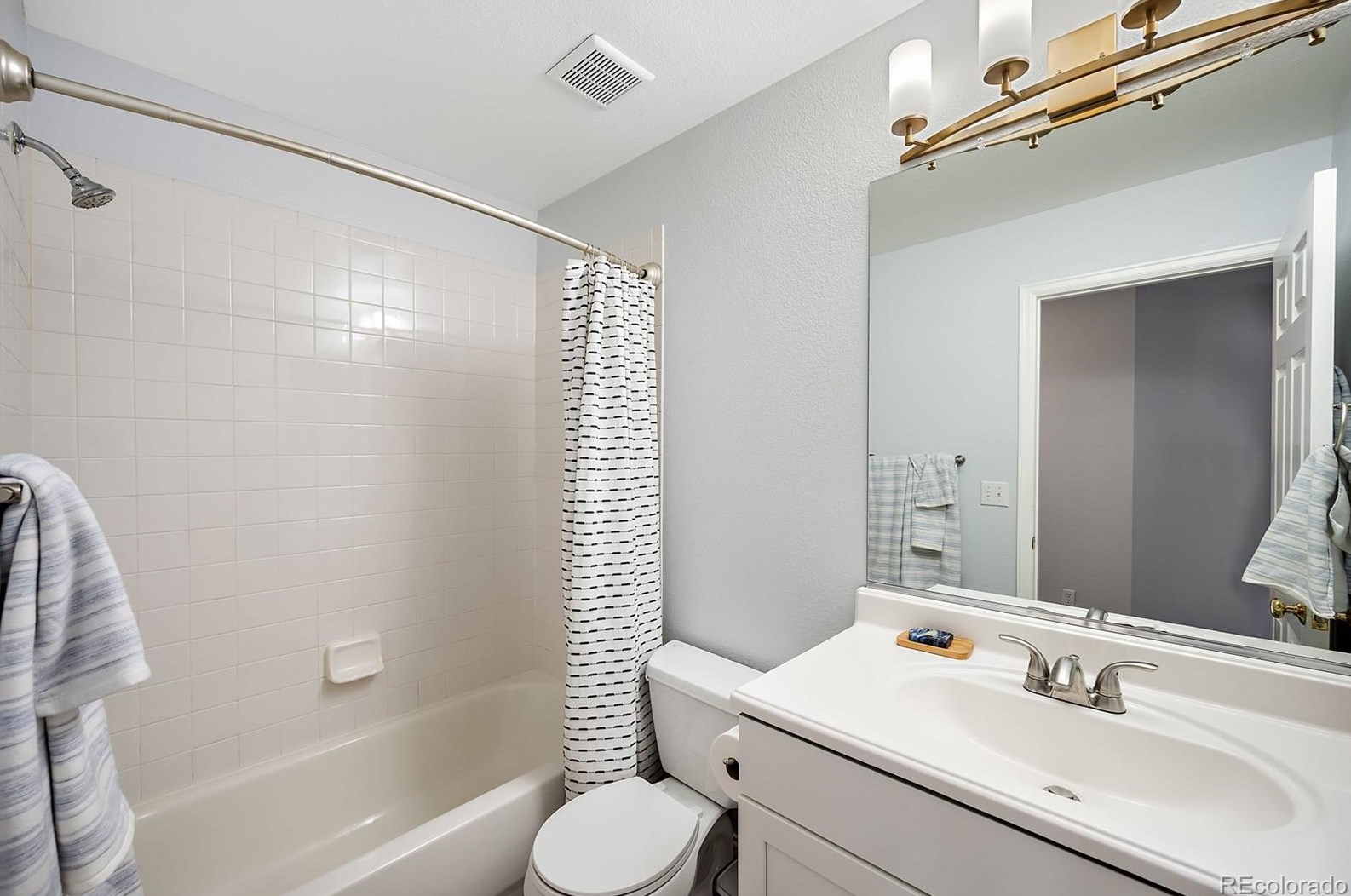 1226 Braewood Ave, Littleton CO  80129-5619 exterior