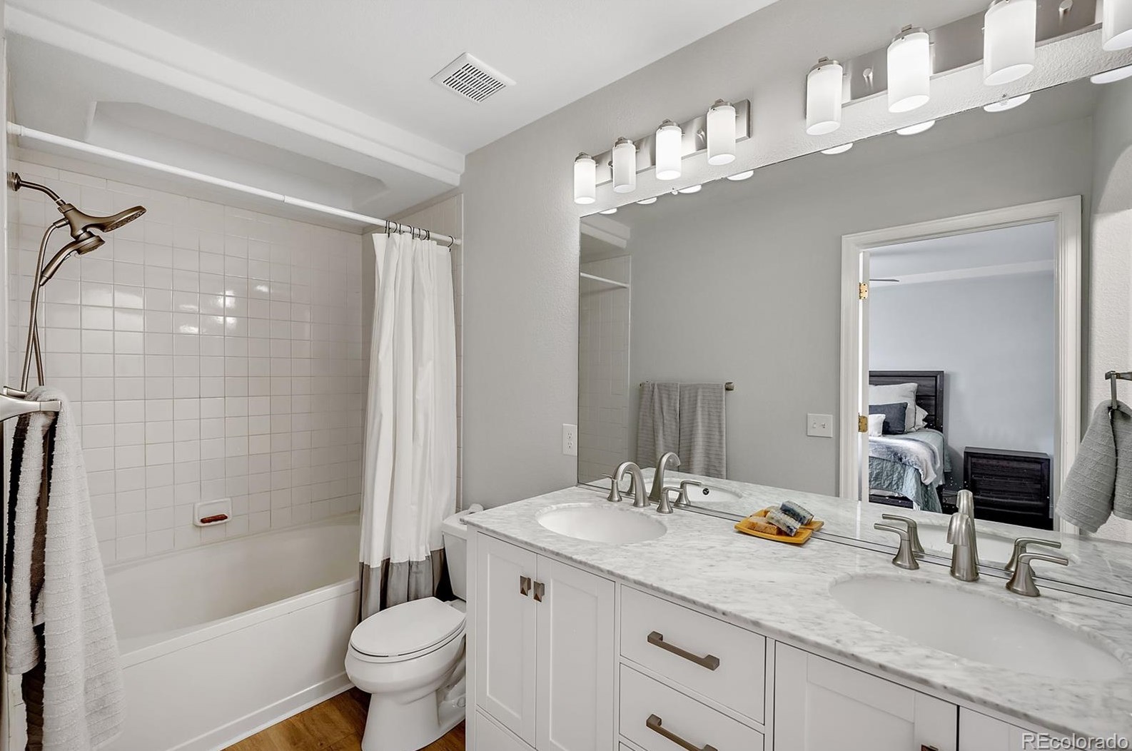 1226 Braewood Ave, Littleton CO  80129-5619 exterior