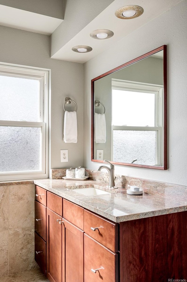 6276 Collegiate Dr, Littleton CO 80130-5331 exterior