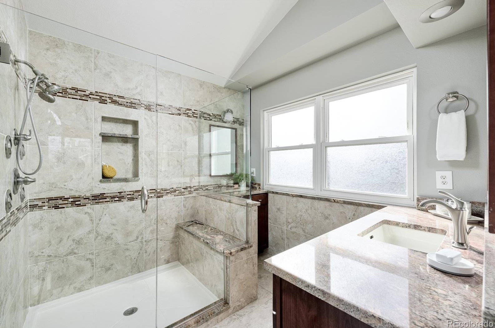 6276 Collegiate Dr, Littleton CO 80130-5331 exterior