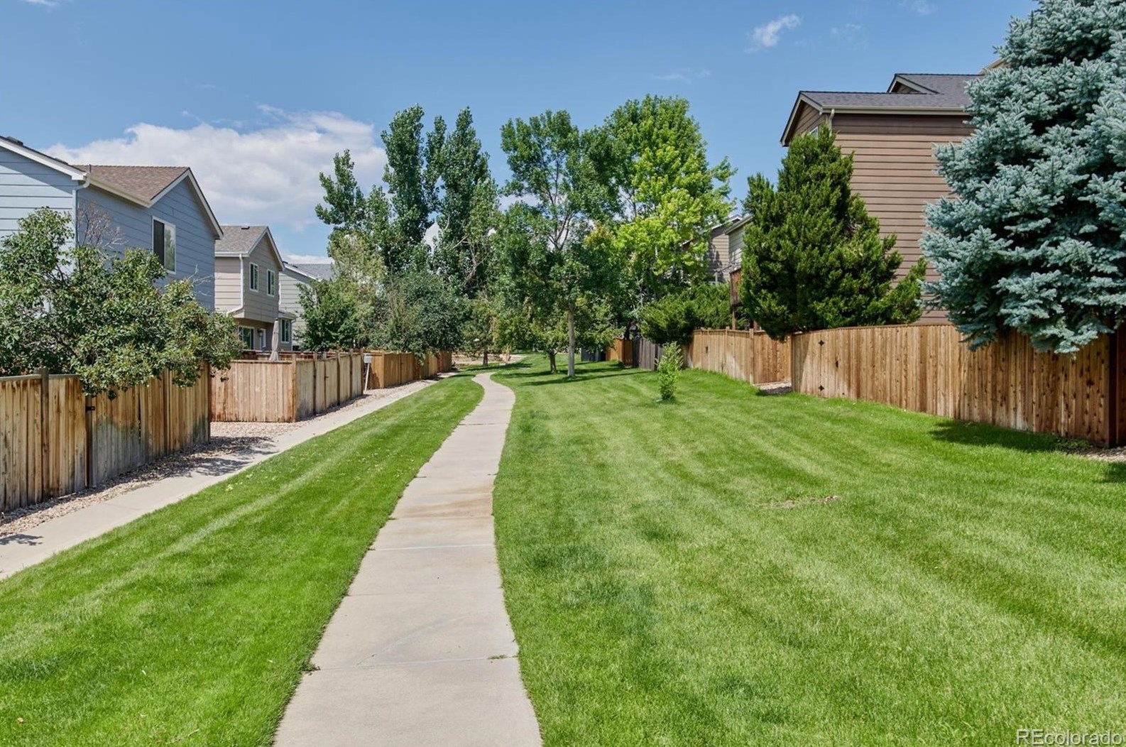 9384 Hinsdale Pl, Littleton CO  80128-4167 exterior