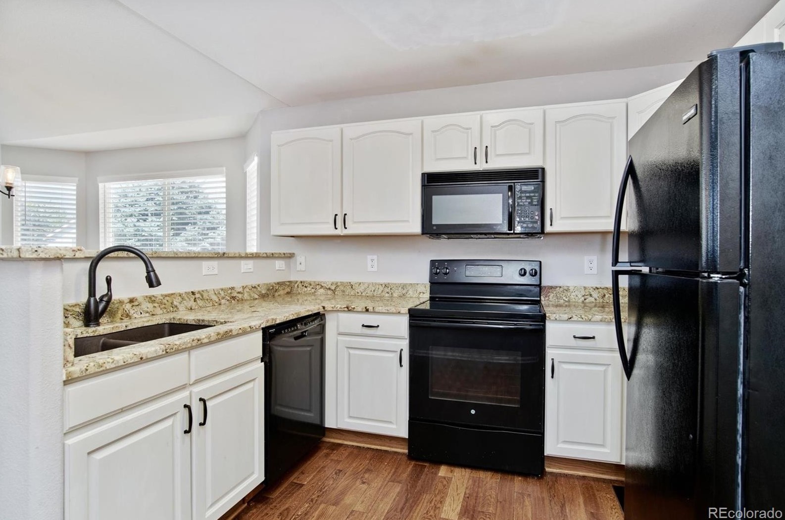 9384 Hinsdale Pl, Littleton CO  80128-4167 exterior