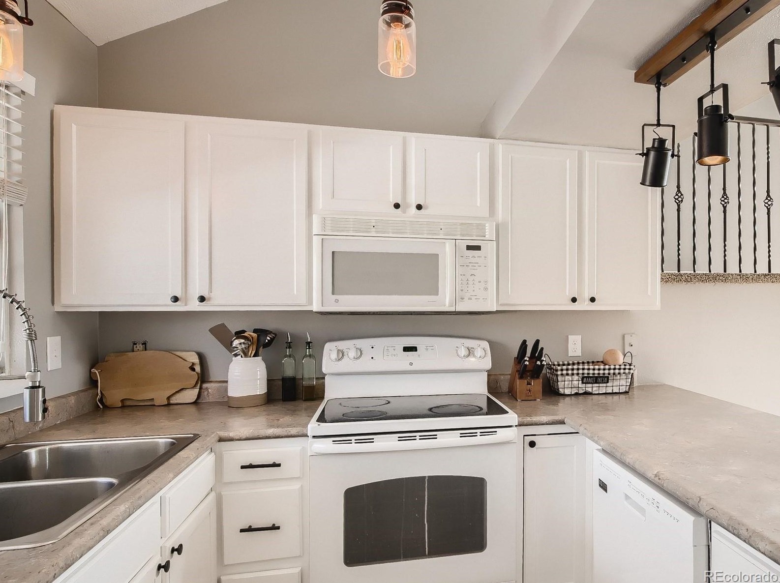 5384 Manchester Dr, Castle Rock CO  80104-8938 exterior