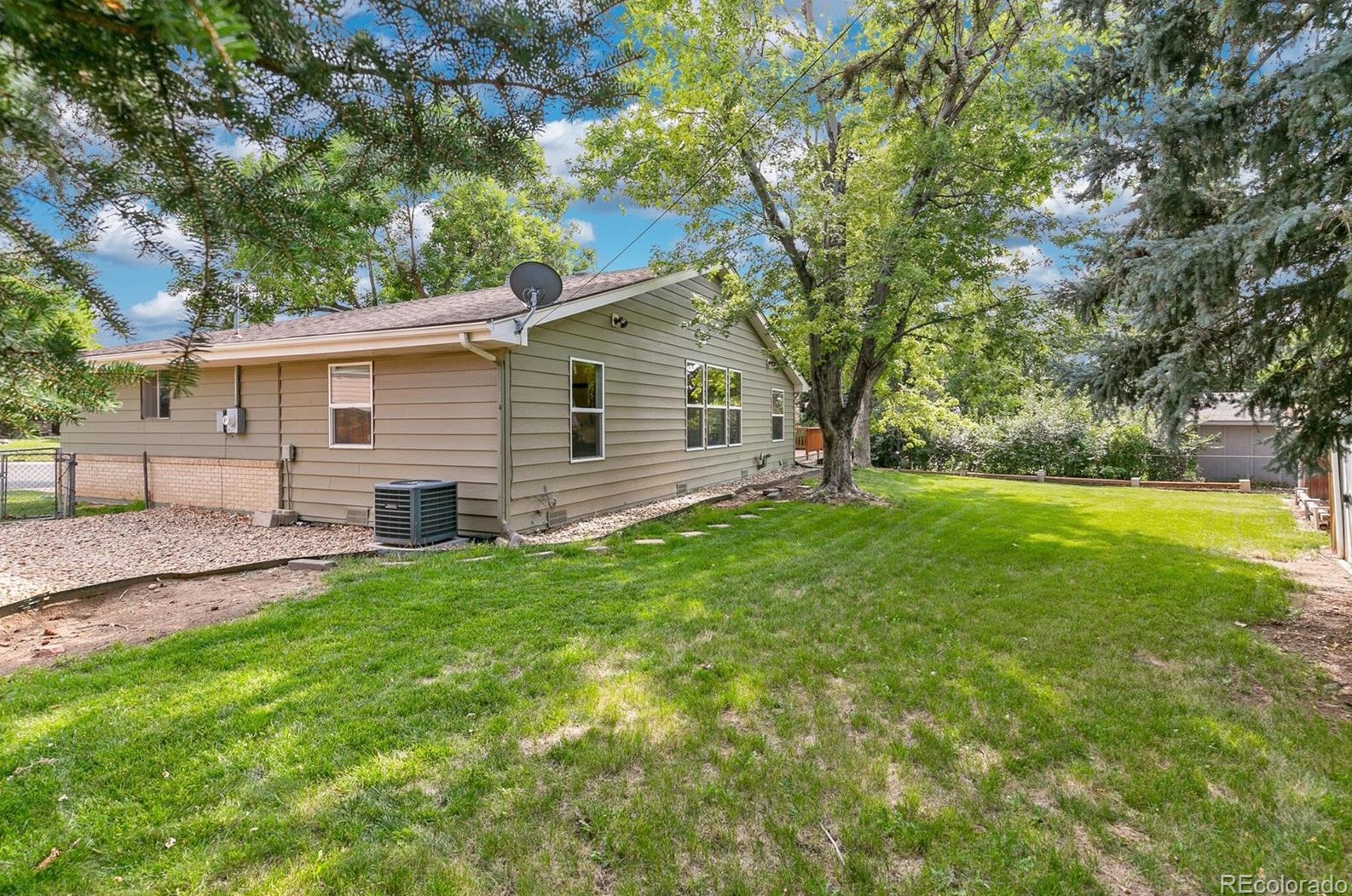 4703 Geddes Ct, Littleton CO 80122-2449 exterior