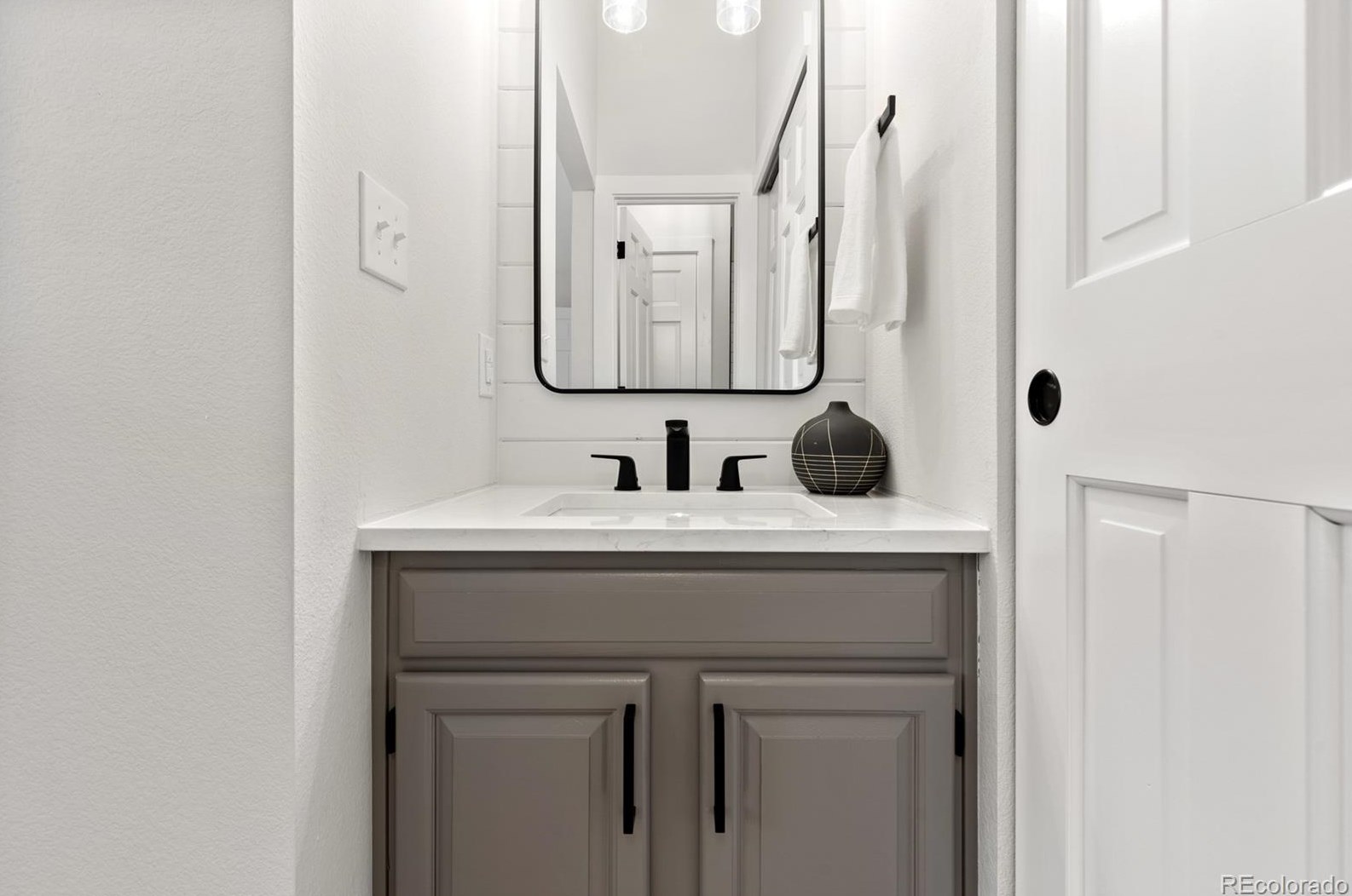 9997 Falcon Crk Dr, Littleton CO 80130-3802 exterior