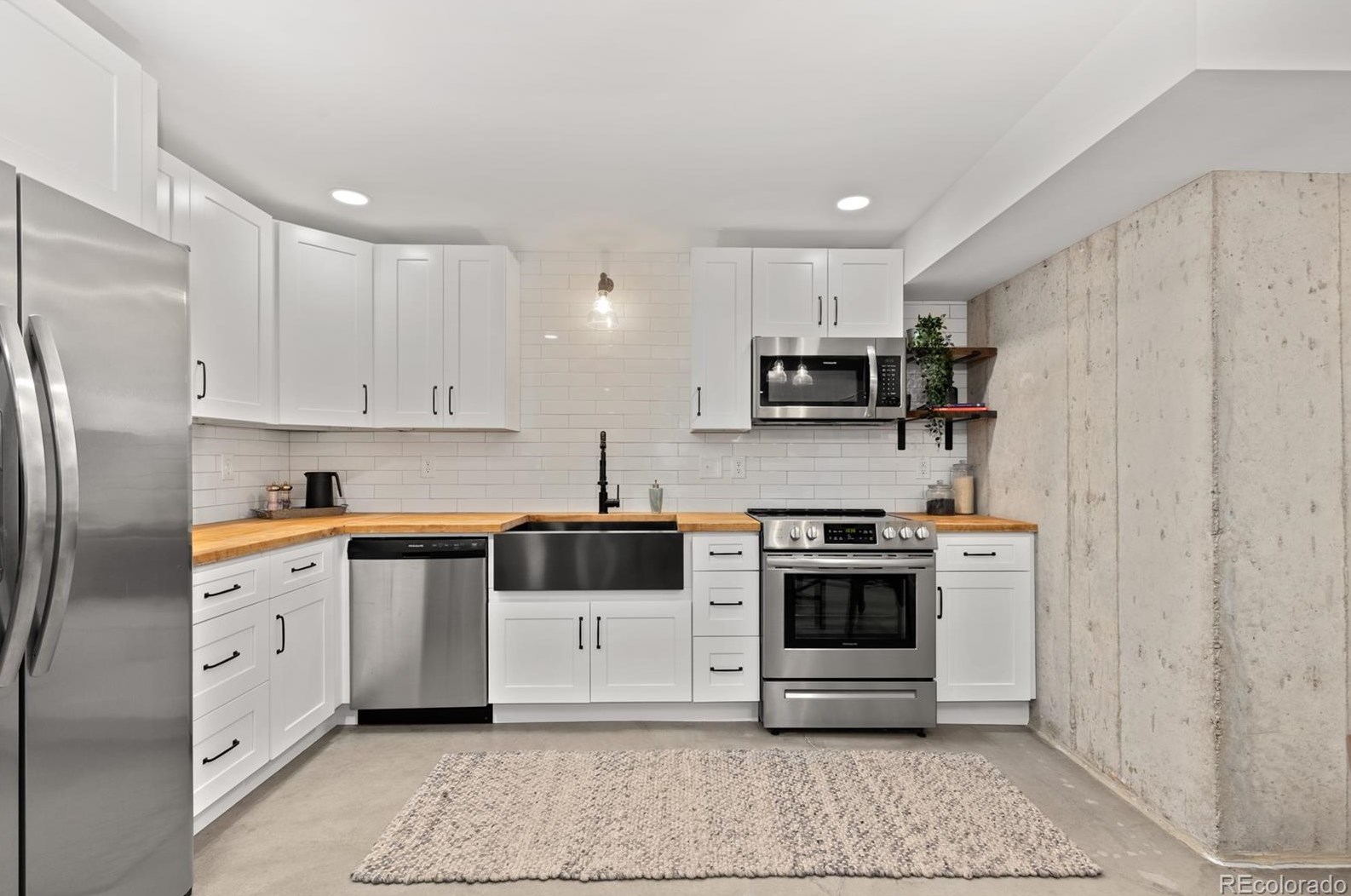 9997 Falcon Crk Dr, Littleton CO 80130-3802 exterior